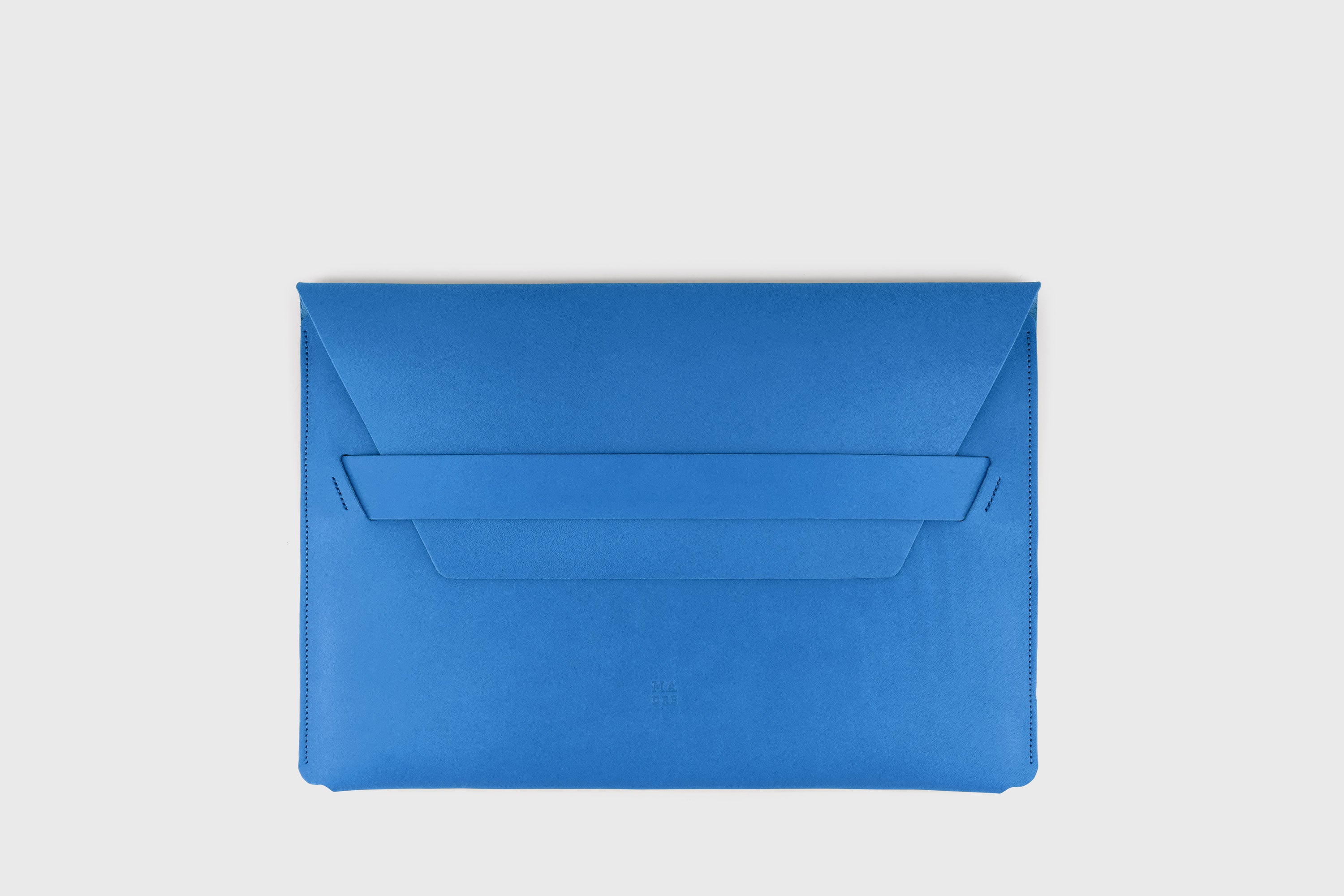 Leather Sleeve For MacBook Pro Air Royal Blue Color Full Grain Vegetable Tanned Leather Modern Minimalist Design Premium Quality Protection Business Sleek Atelier Madre Manuel Dreesmann Barcelona Spain