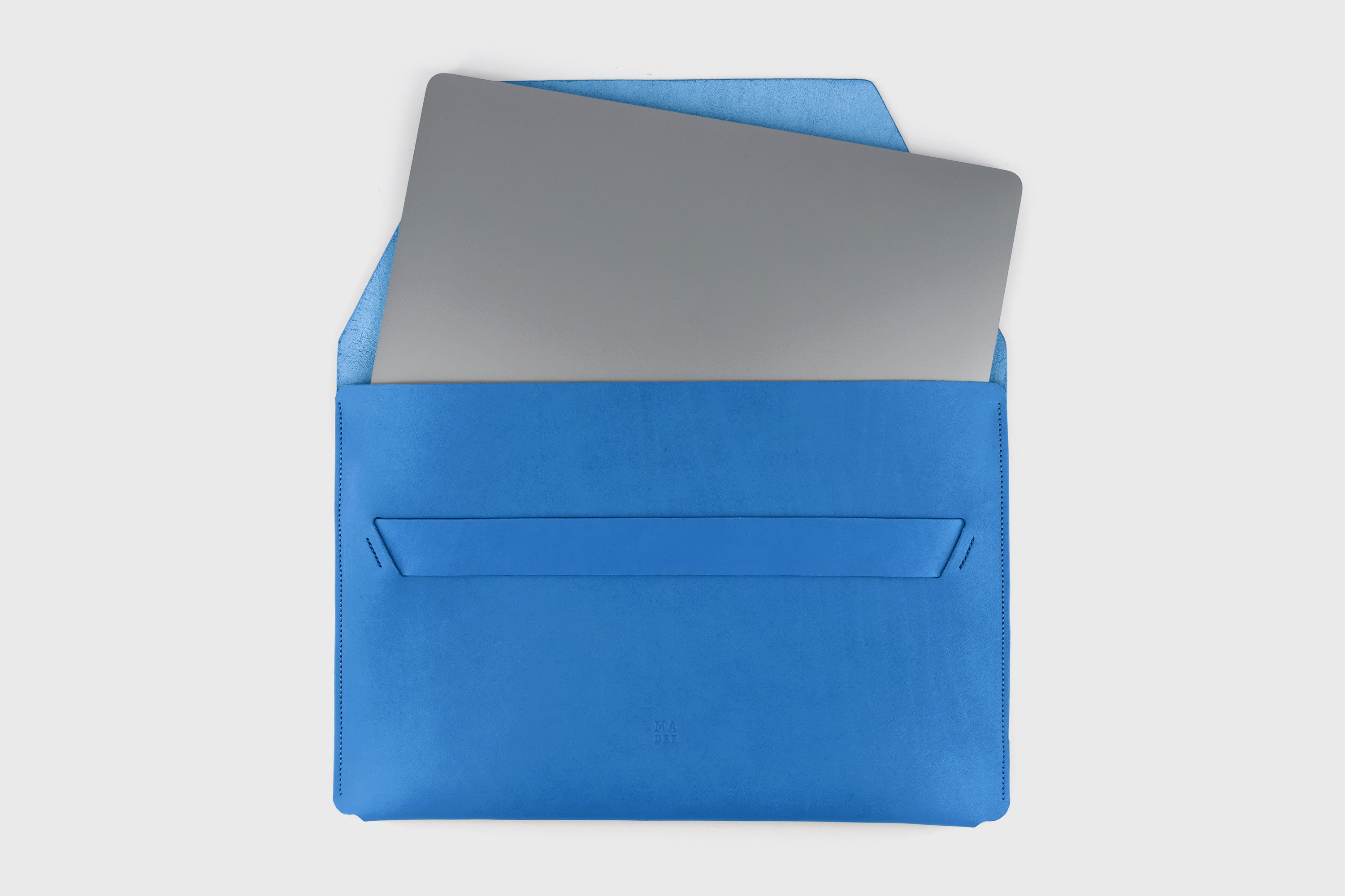 Leather Sleeve For MacBook Pro Air Royal Blue Color Full Grain Vegetable Tanned Leather Modern Minimalist Design Premium Quality Protection Business Sleek Atelier Madre Manuel Dreesmann Barcelona Spain