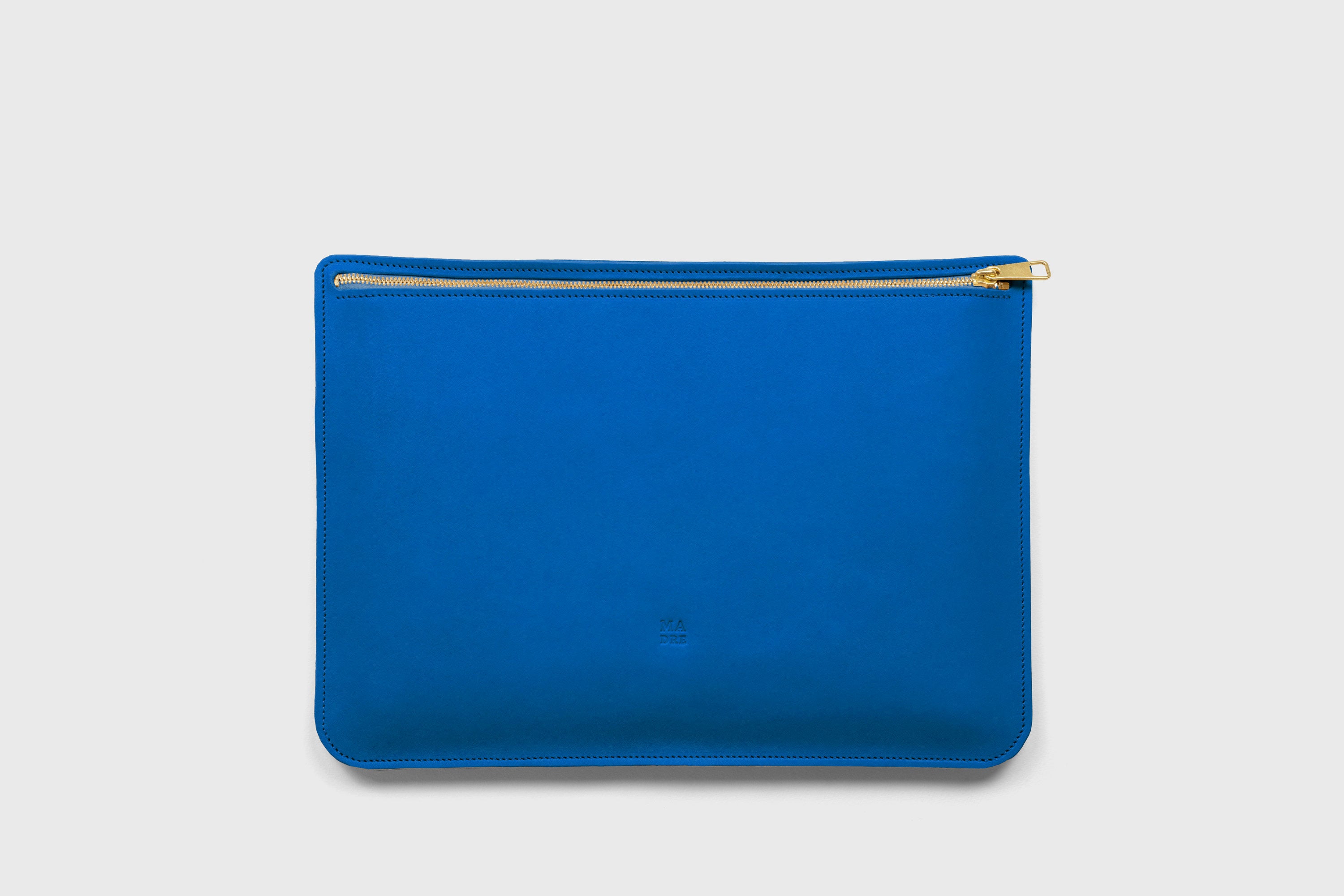 Leather Sleeve For MacBook Royal Blue Color Zipper Closure Protection Business Modern Minimalist Design Handcrafted High Quality Full Grain Vegetable Tanned Leather Atelier Madre Manuel Dreesmann Barcelona Spain