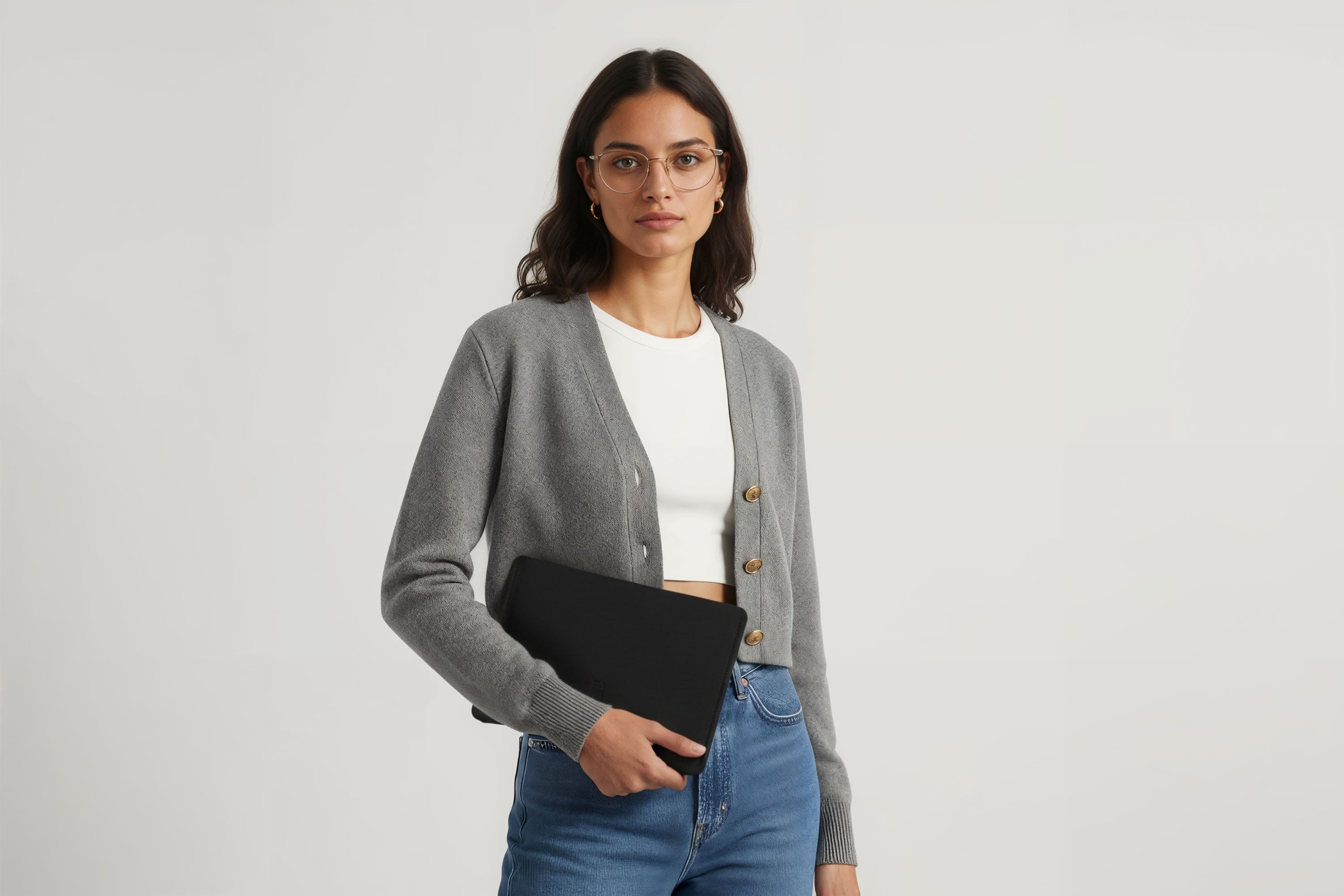 Leather Sleeve for iPad Leather Horizontal Black On Model Minimal Design Atelier Madre Manuel Dreesmann Barcelona