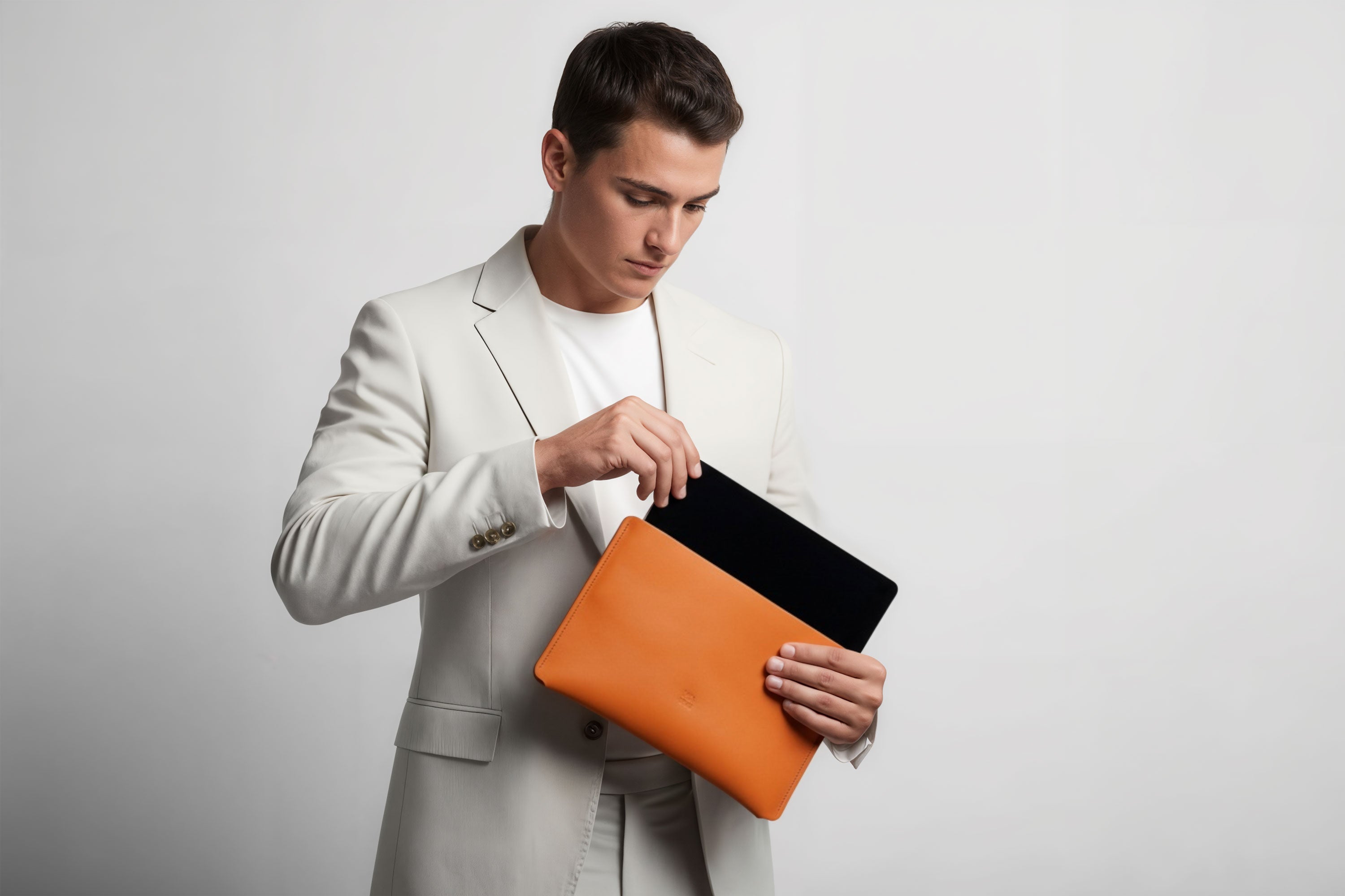 Leather Sleeve for iPad Leather Horizontal Orange On Model Minimal Design Atelier Madre Manuel Dreesmann Barcelona