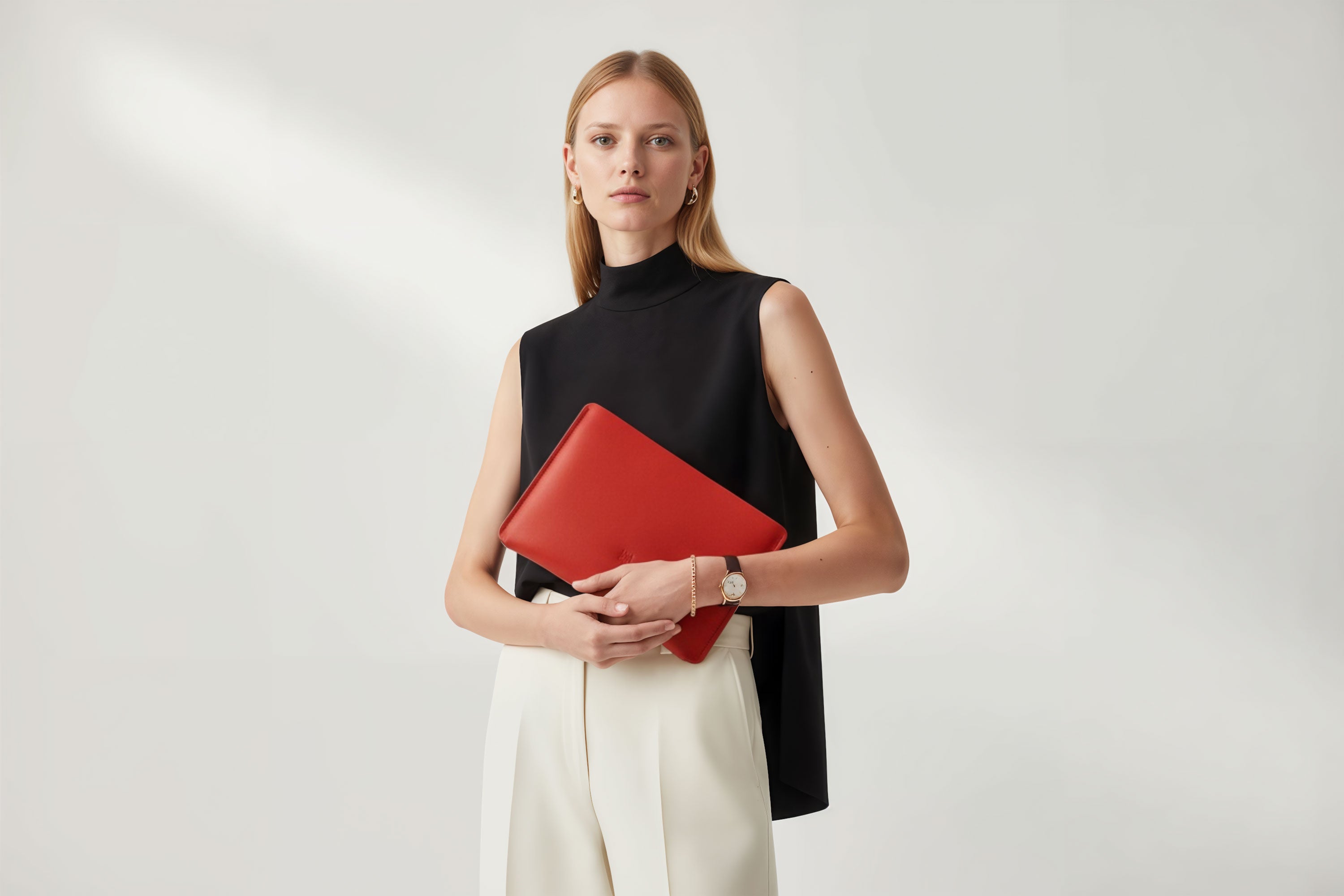 Leather Sleeve for iPad Leather Horizontal Red On Model Minimal Design Atelier Madre Manuel Dreesmann Barcelona