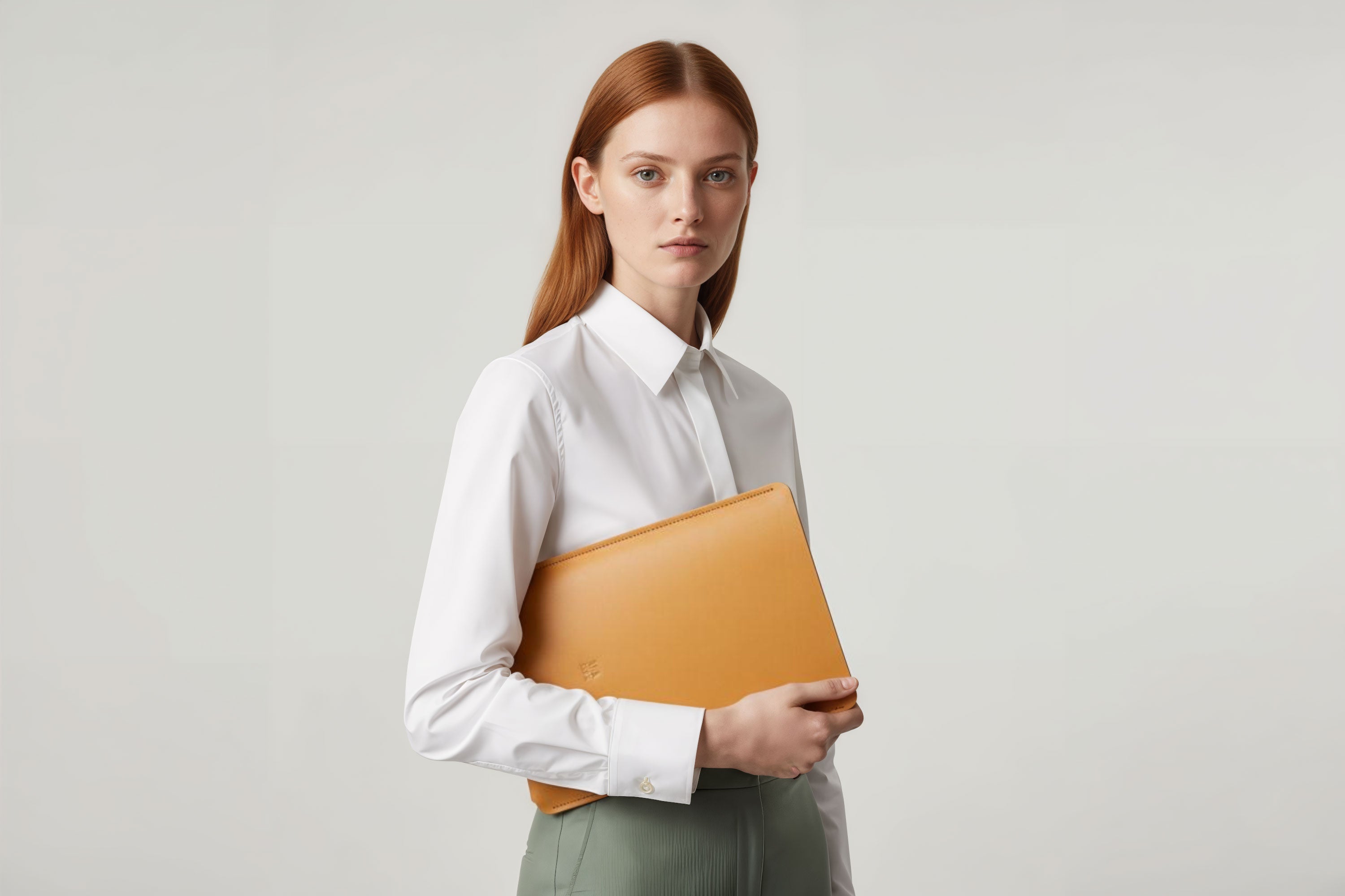 Leather Sleeve for iPad Leather Vertical Brown On Model Minimal Design Atelier Madre Manuel Dreesmann Barcelona