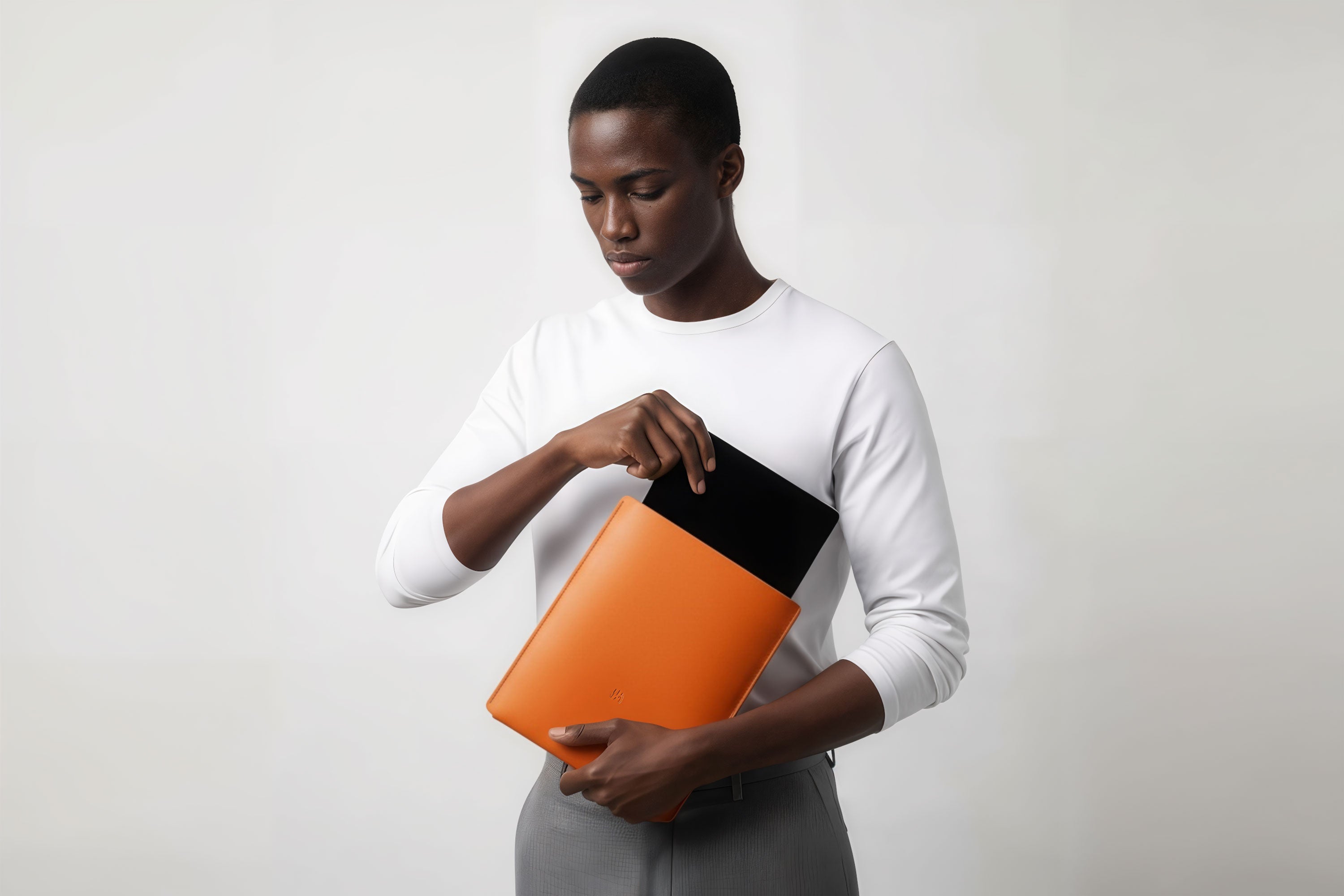 Leather Sleeve for iPad Leather Vertical Orange On Model Minimal Design Atelier Madre Manuel Dreesmann Barcelona
