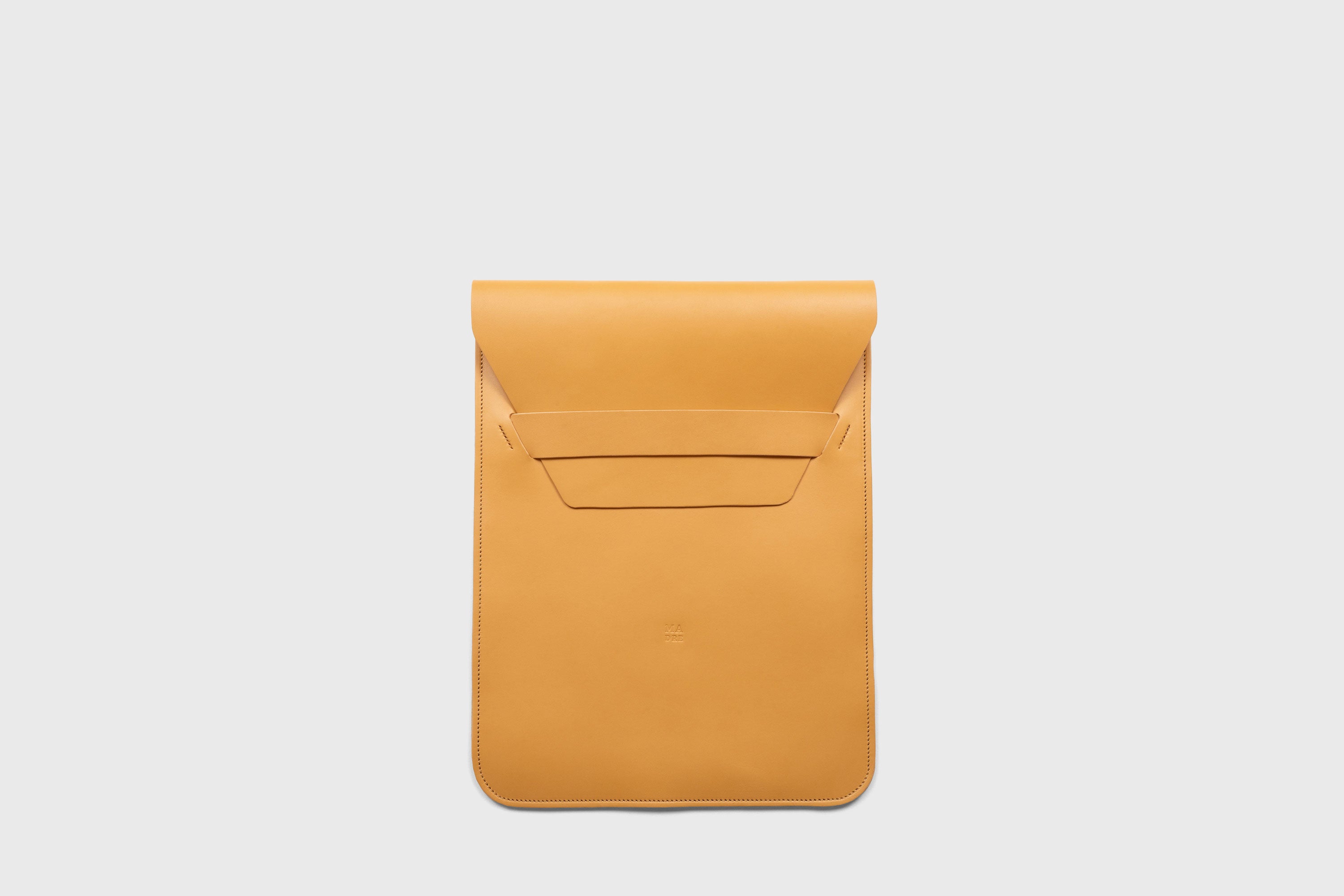 Leather Sleeve MacBook Vertical Brown Color Protection Case Bag Laptop Sleeve Real Full Grain Leather Minimalist Sleek Modern Design Atelier Madre Manuel Dreesmann Barcelona Spain