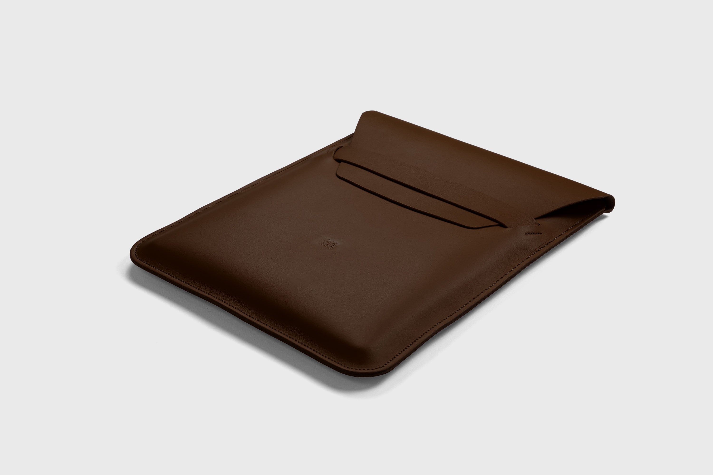 Leather Sleeve MacBook Vertical Dark Brown Color Protection Case Bag Laptop Sleeve Real Full Grain Leather Minimalist Sleek Modern Design Atelier Madre Manuel Dreesmann Barcelona Spain