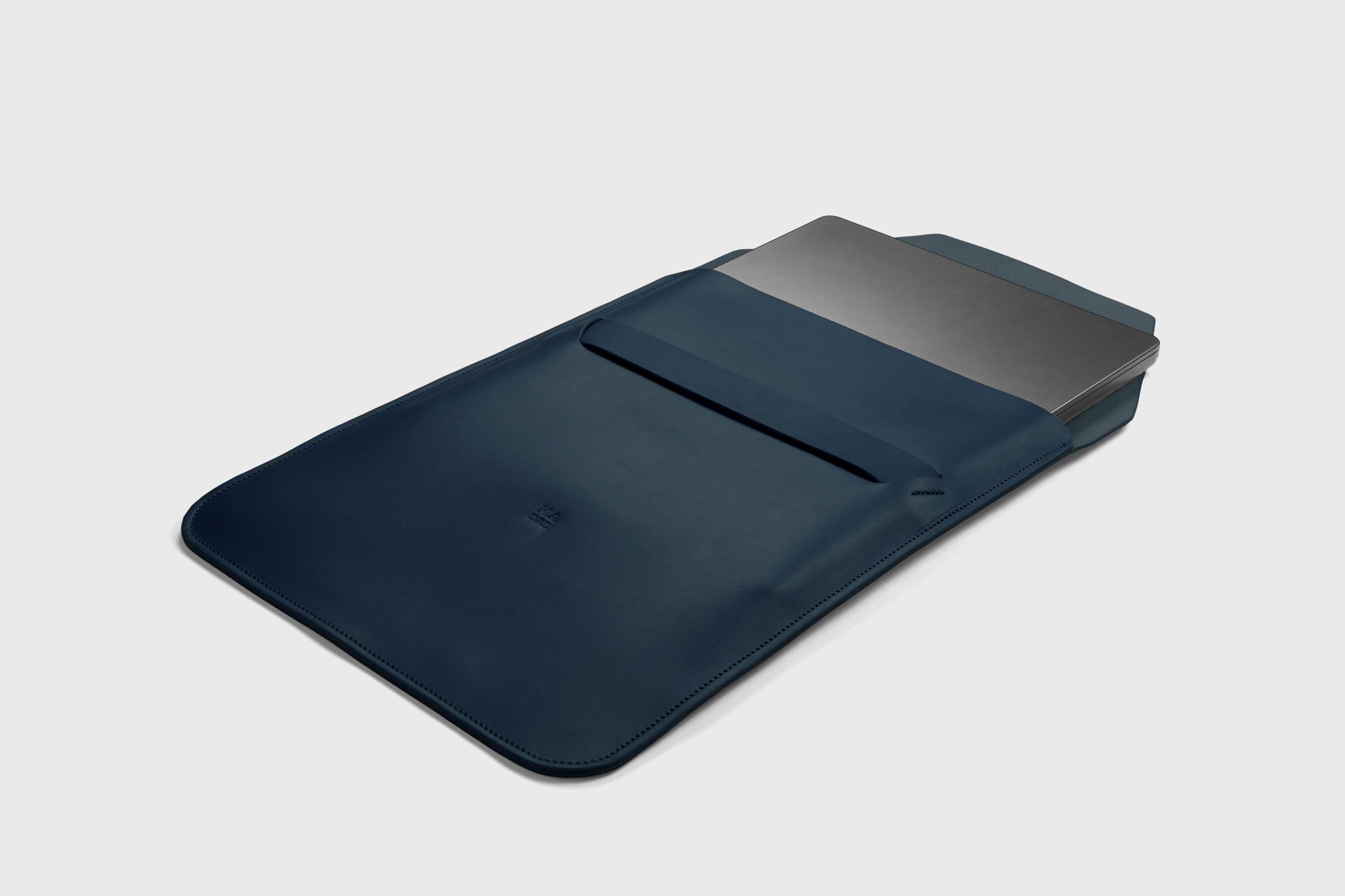 Leather Sleeve MacBook Vertical Marine Blue Color Protection Case Bag Laptop Sleeve Real Full Grain Leather Minimalist Sleek Modern Design Atelier Madre Manuel Dreesmann Barcelona Spain