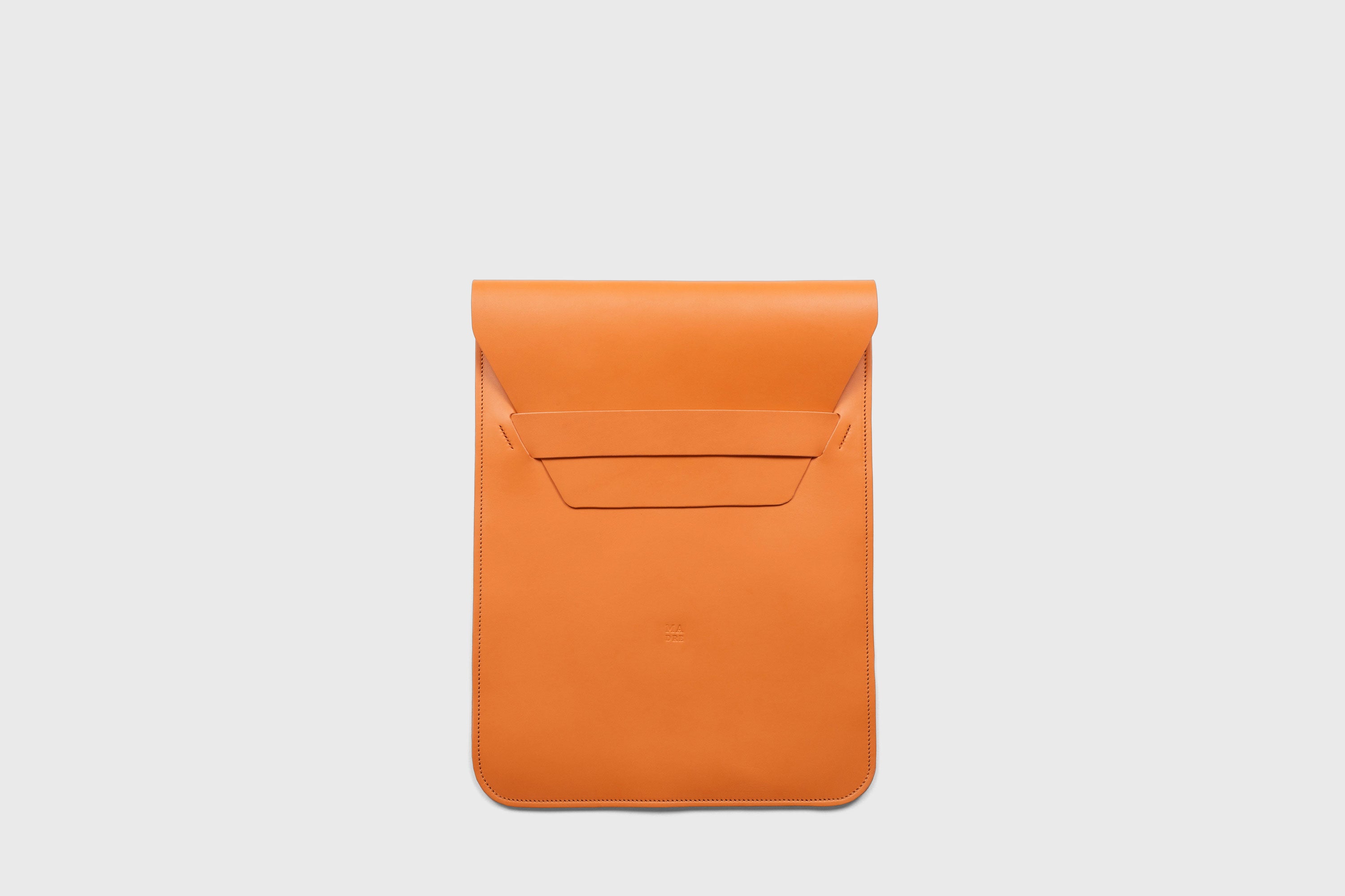 Leather Sleeve MacBook Vertical Orange Color Protection Case Bag Laptop Sleeve Real Full Grain Leather Minimalist Sleek Modern Design Atelier Madre Manuel Dreesmann Barcelona Spain