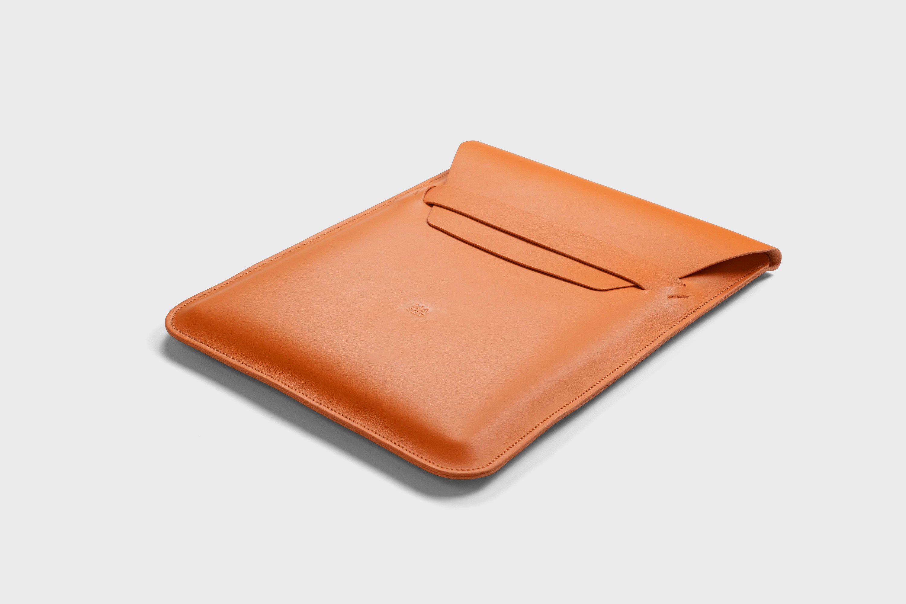 Leather Sleeve MacBook Vertical Orange Color Protection Case Bag Laptop Sleeve Real Full Grain Leather Minimalist Sleek Modern Design Atelier Madre Manuel Dreesmann Barcelona Spain
