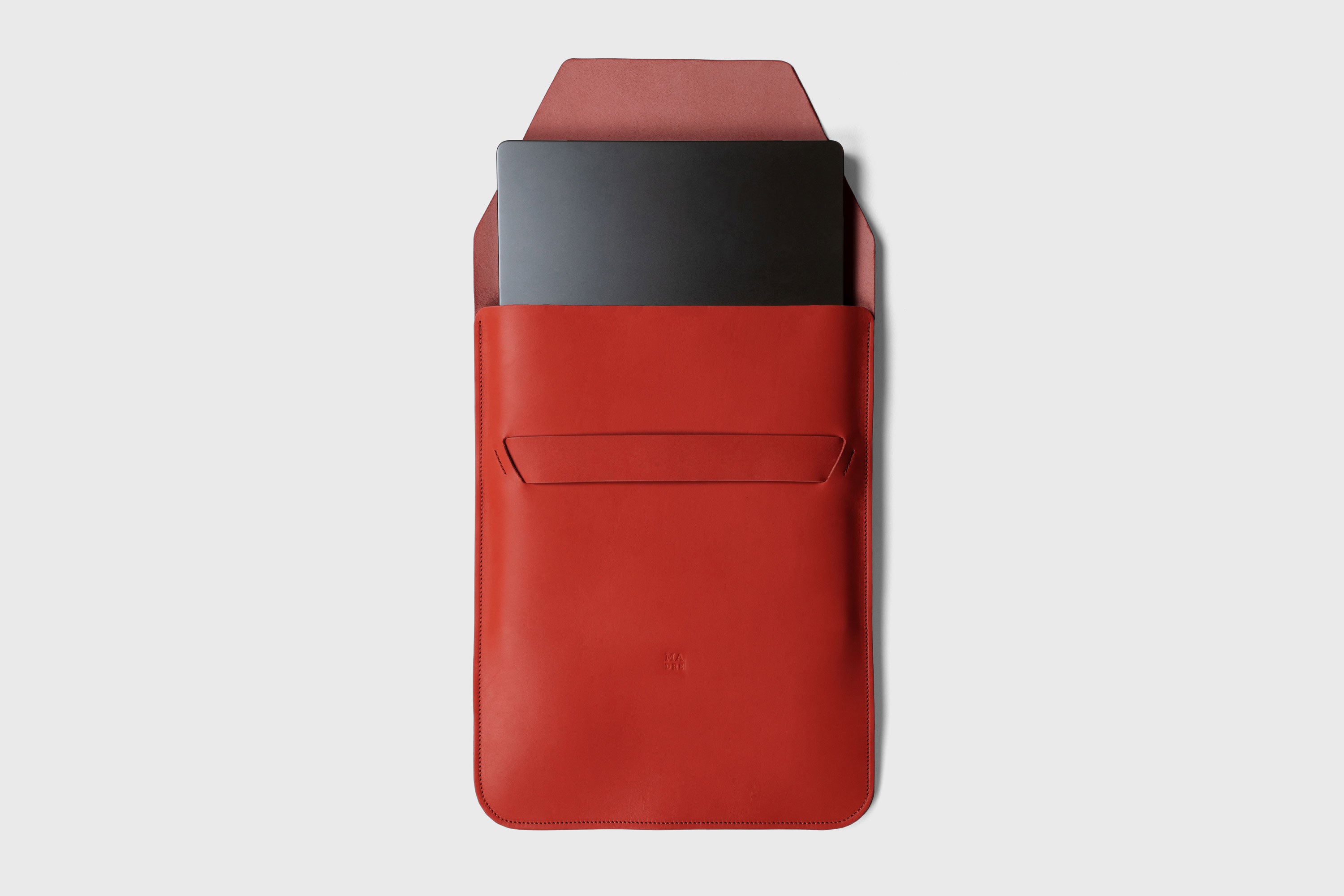 Leather Sleeve MacBook Vertical Red Color Protection Case Bag Laptop Sleeve Real Full Grain Leather Minimalist Sleek Modern Design Atelier Madre Manuel Dreesmann Barcelona Spain