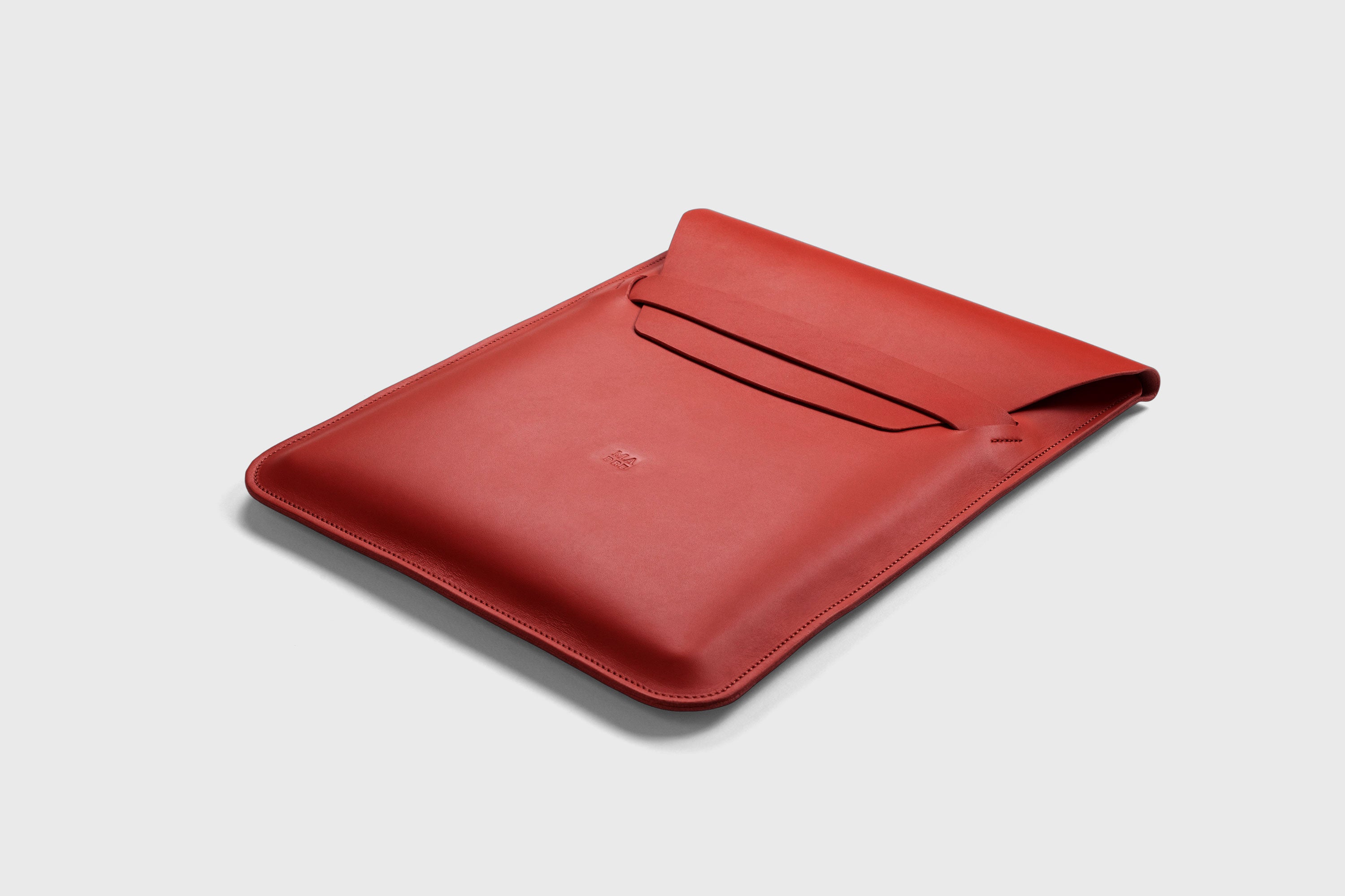 Leather Sleeve MacBook Vertical Red Color Protection Case Bag Laptop Sleeve Real Full Grain Leather Minimalist Sleek Modern Design Atelier Madre Manuel Dreesmann Barcelona Spain