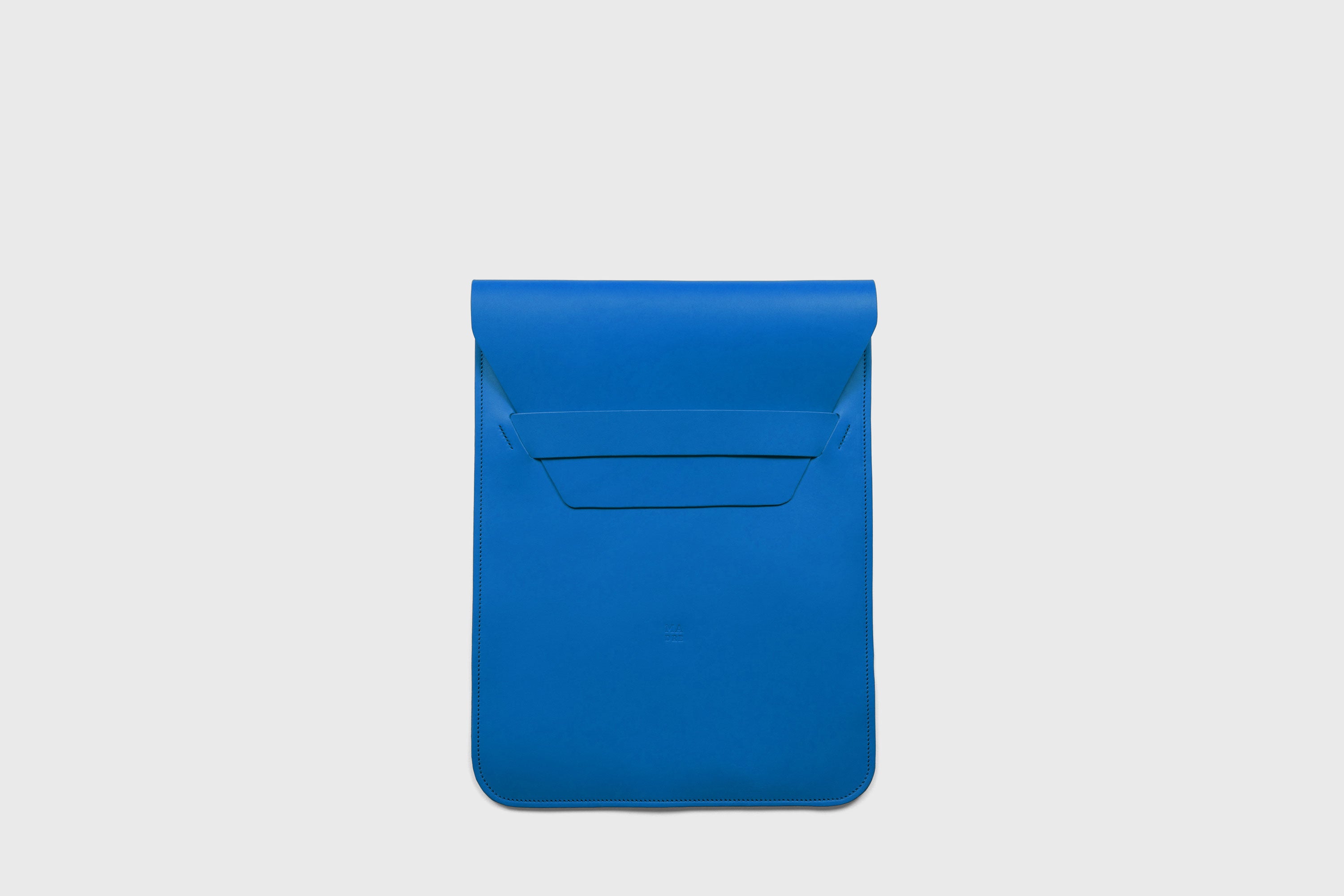 Leather Sleeve MacBook Vertical Royal Blue Color Protection Case Bag Laptop Sleeve Real Full Grain Leather Minimalist Sleek Modern Design Atelier Madre Manuel Dreesmann Barcelona Spain