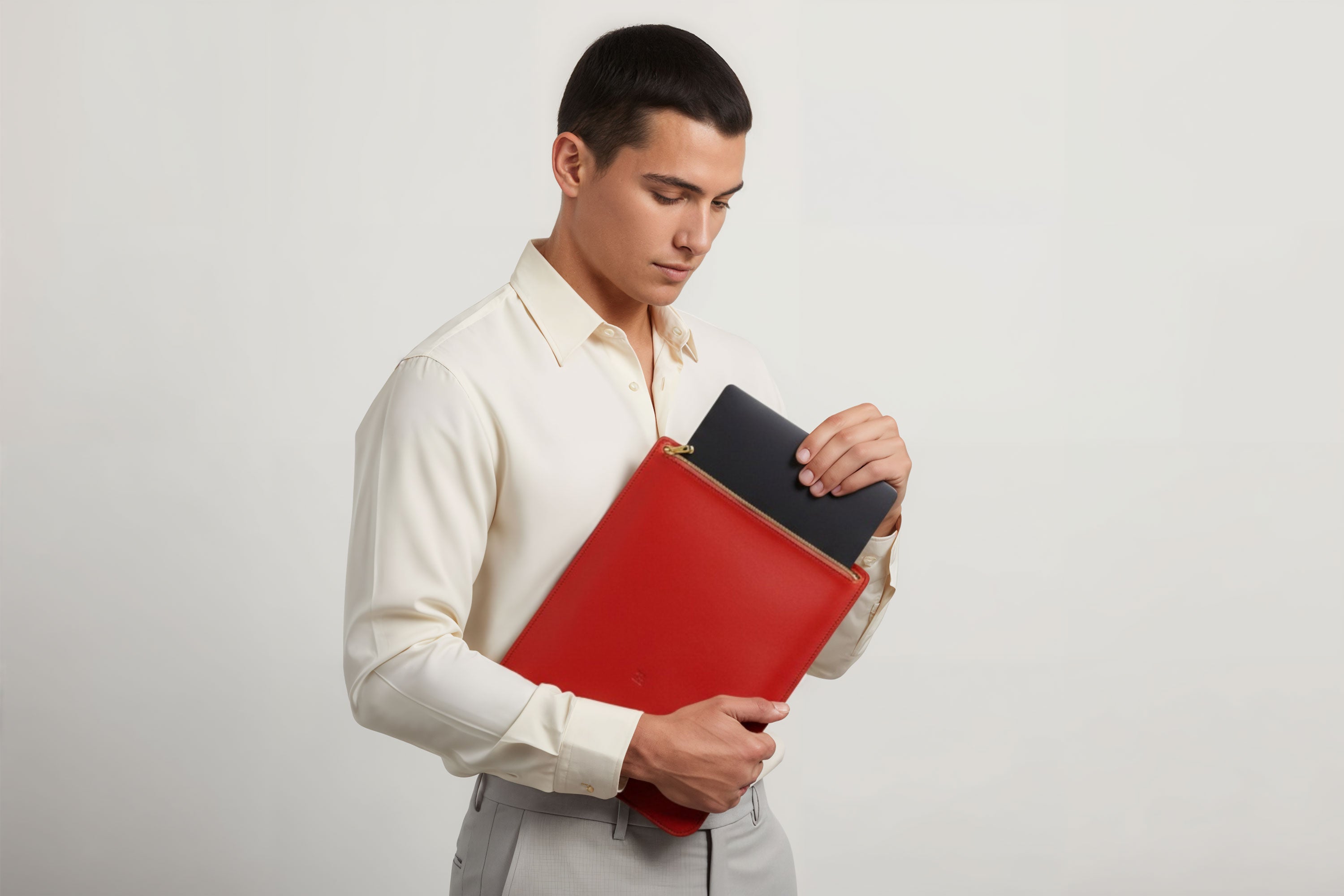MacBook Sleeve Zipper Red Leather Vertical On Man Model Grey Background Minimalistic Premium Design Atelier Madre Manuel Dreesmann Barcelona