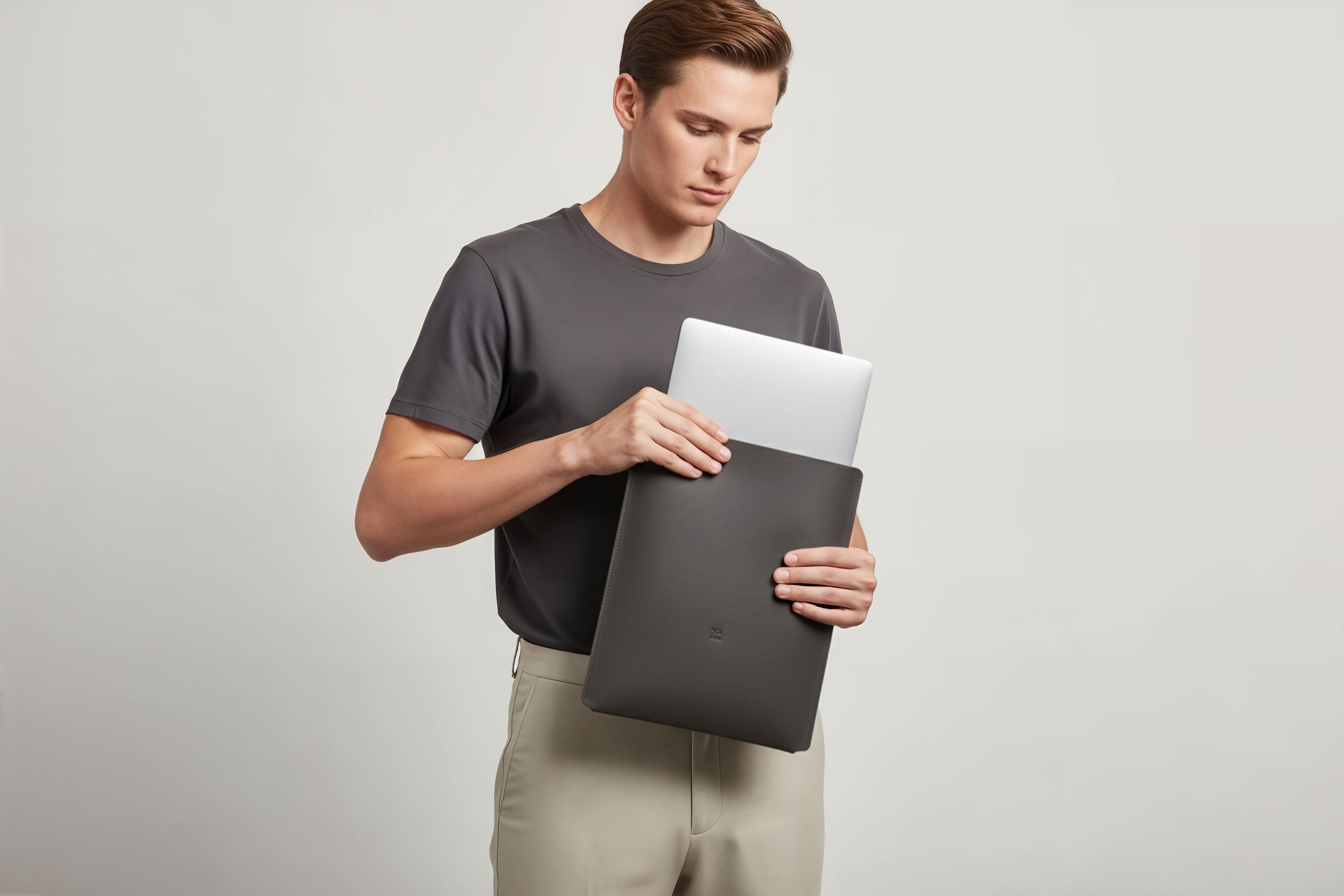 MacBook Slip Sleeve Black Leather On Model Grey Background Minimalistic Premium Design Atelier Madre Manuel Dreesmann Barcelona