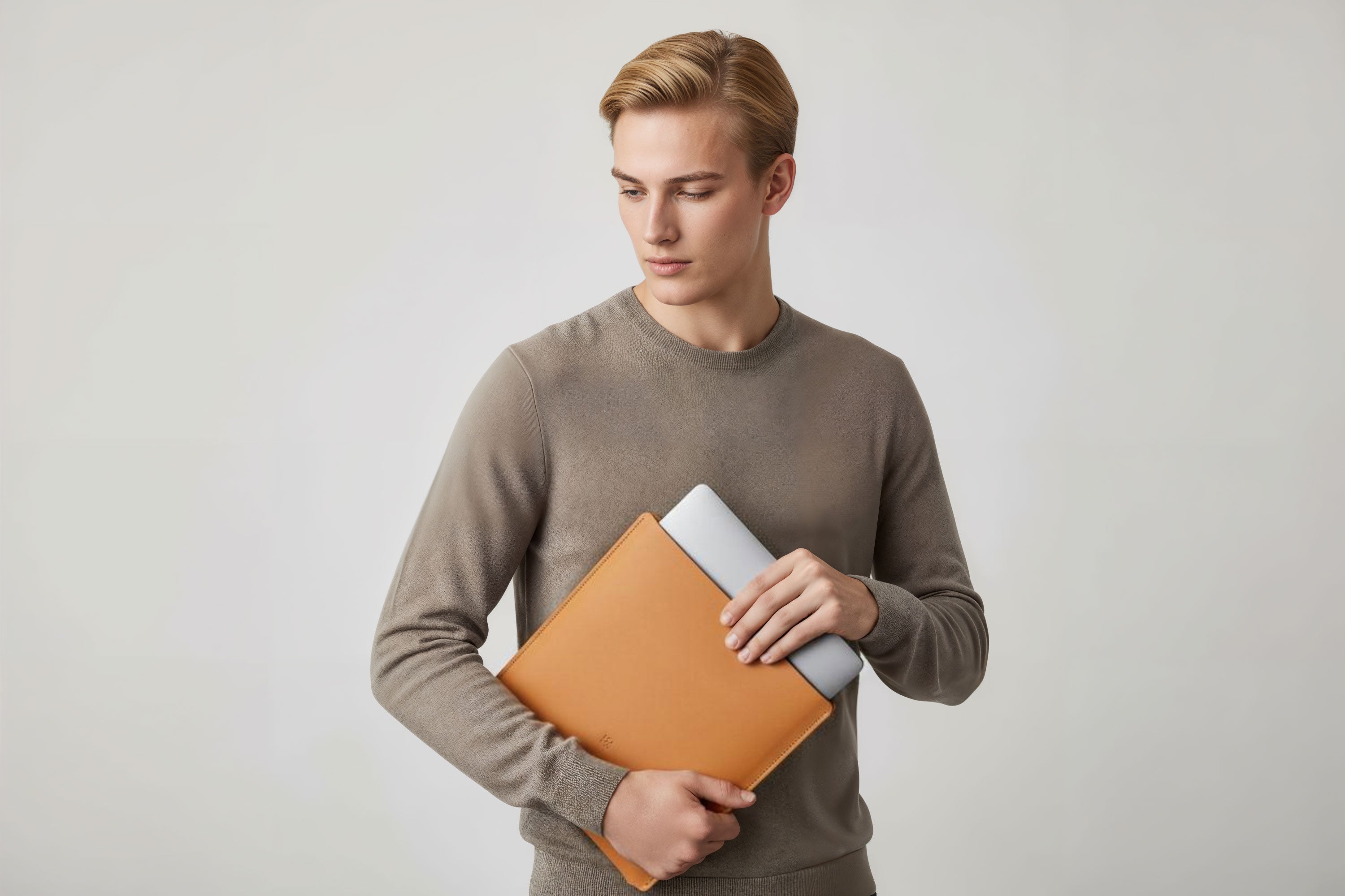 MacBook Slip Sleeve Brown Leather On Model Grey Background Minimalistic Premium Design Atelier Madre Manuel Dreesmann Barcelona