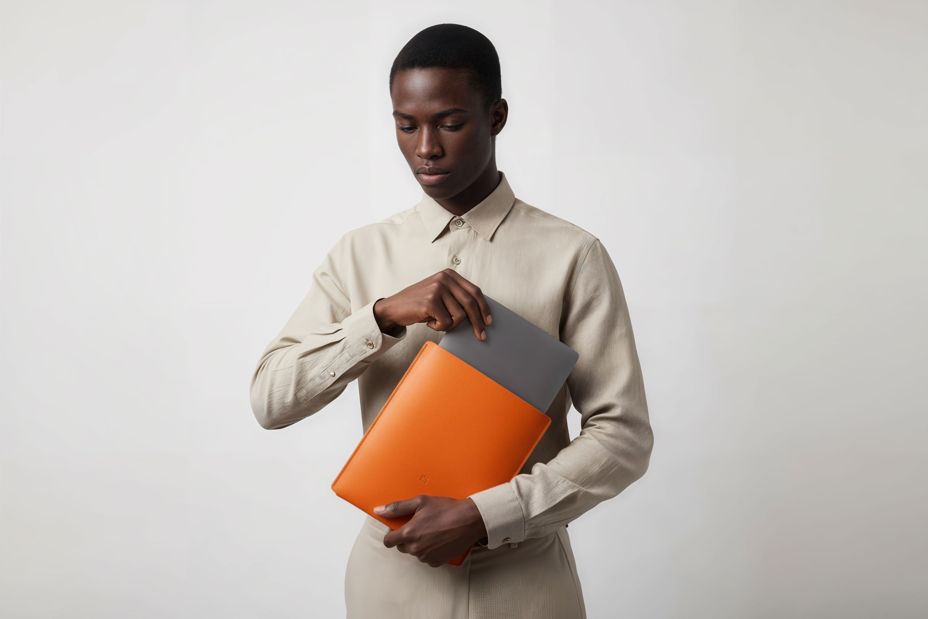 MacBook Slip Sleeve Orange Color Leather On Model Grey Background Minimalistic Premium Design Atelier Madre Manuel Dreesmann Barcelona