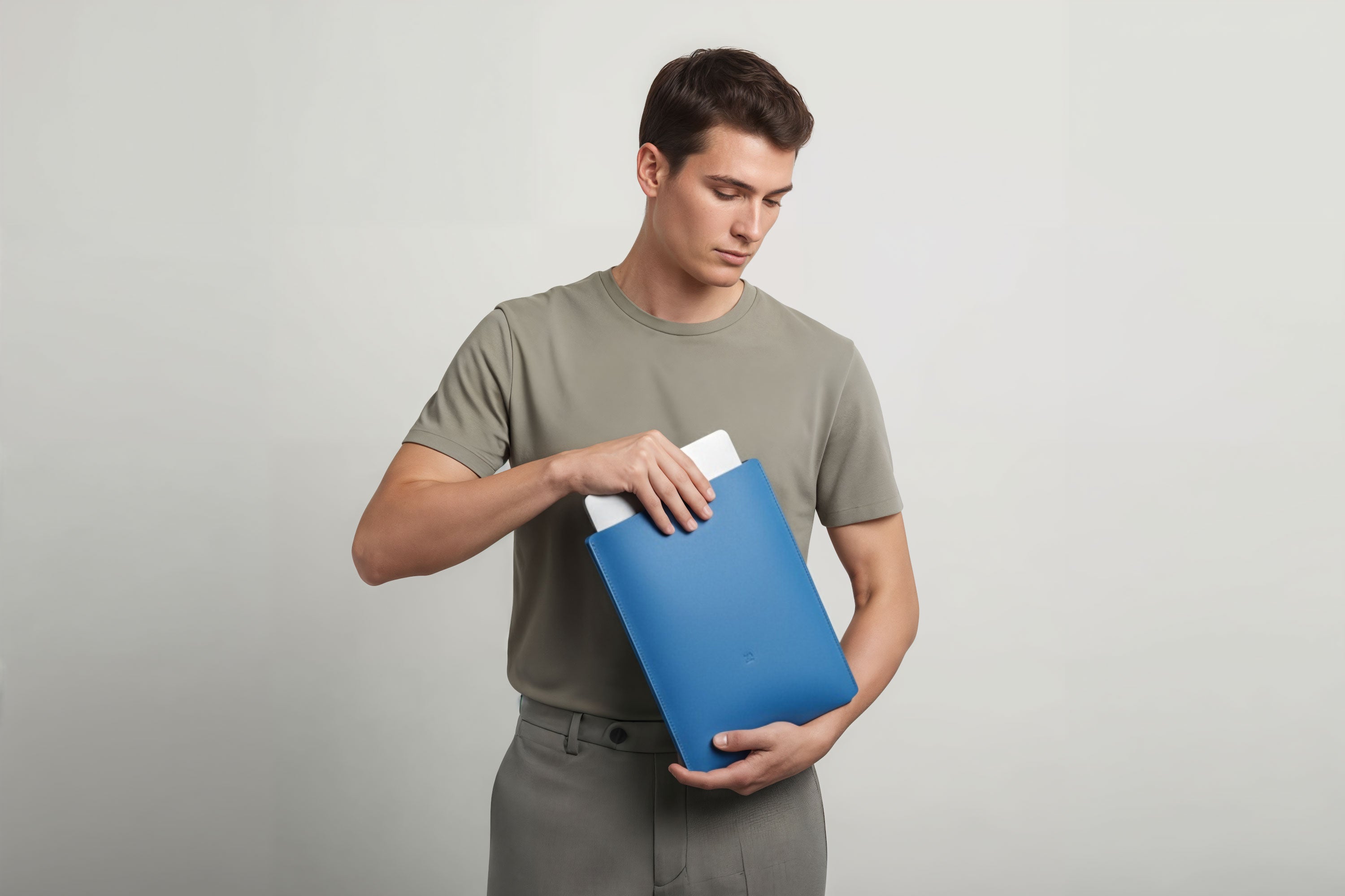 MacBook Slip Sleeve Royal Blue Color Leather On Model Grey Background Minimalistic Premium Design Atelier Madre Manuel Dreesmann Barcelona