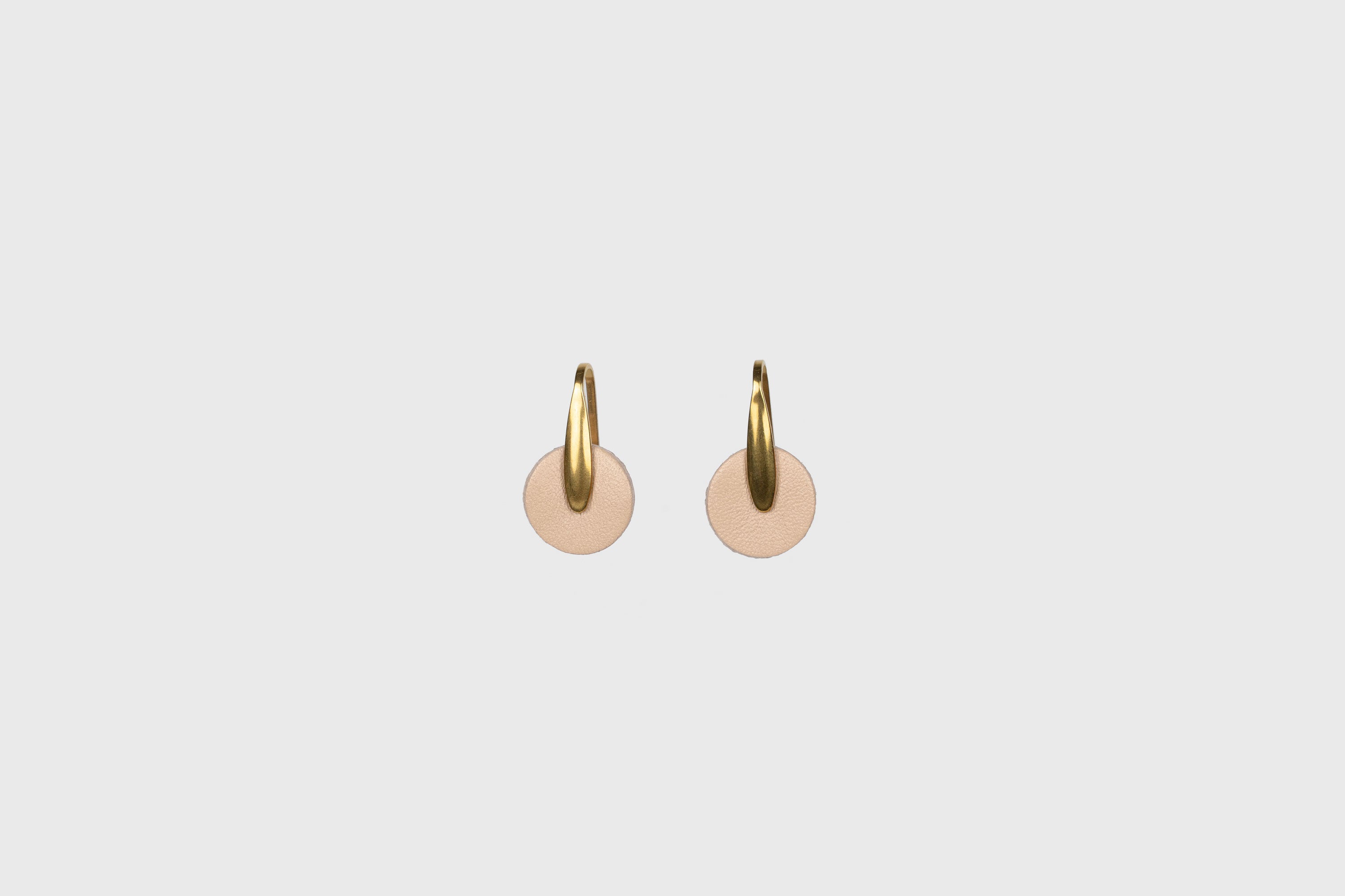 Lina Earrings In Natural Color In Vegetable Tanned Leather Brass Hook Minimalistic Design Atelier Madre Manuel Dreesmann Barcelona Spain