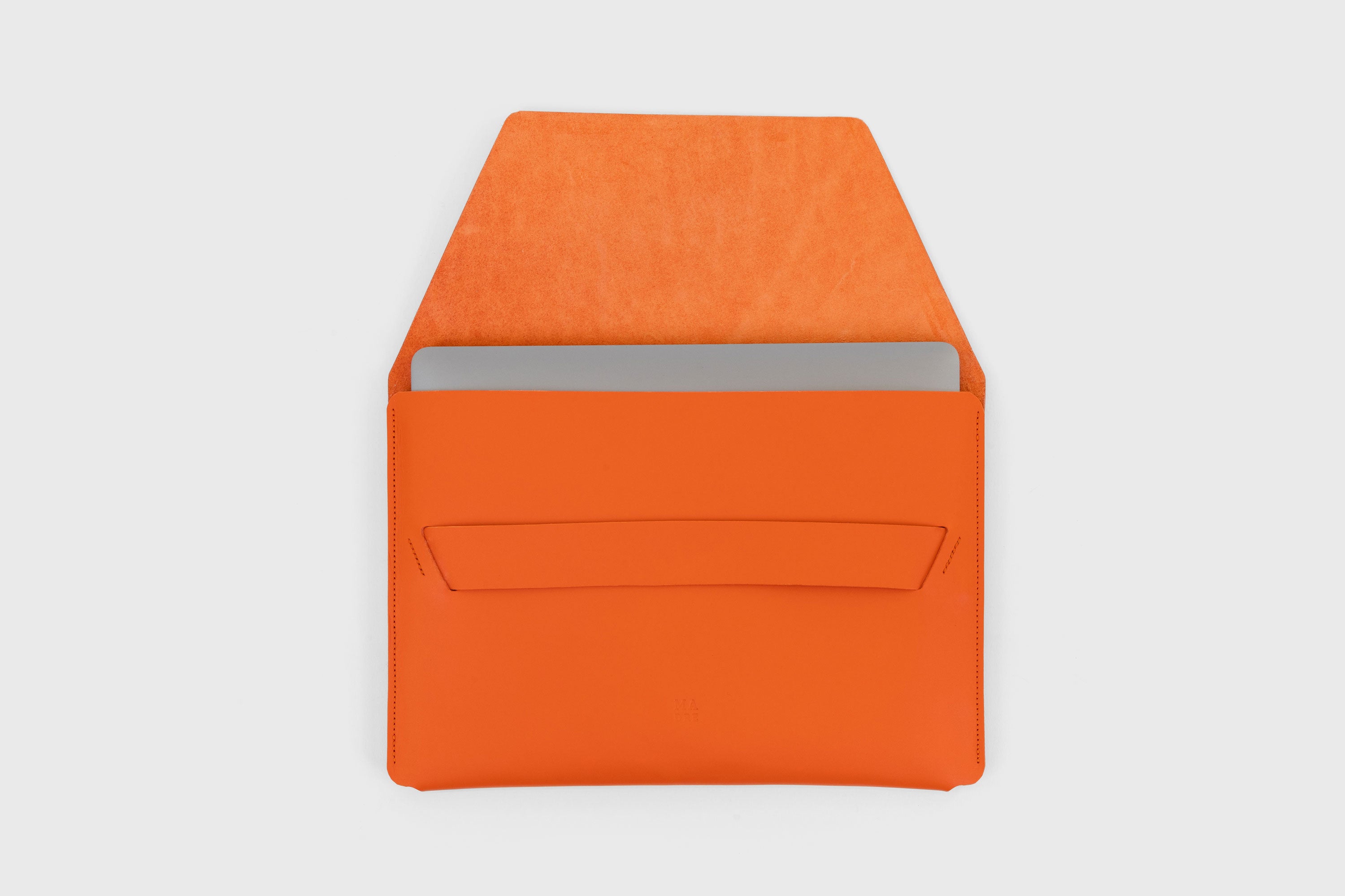 MacBook Pro 16 Inch Leather Sleeve Orange Vachetta Luxury Premium Case Vegetable Tanned Full Grain Real Leather Minimalist Designer Manuel Dreesman Atelier Madre Barcelona Spain