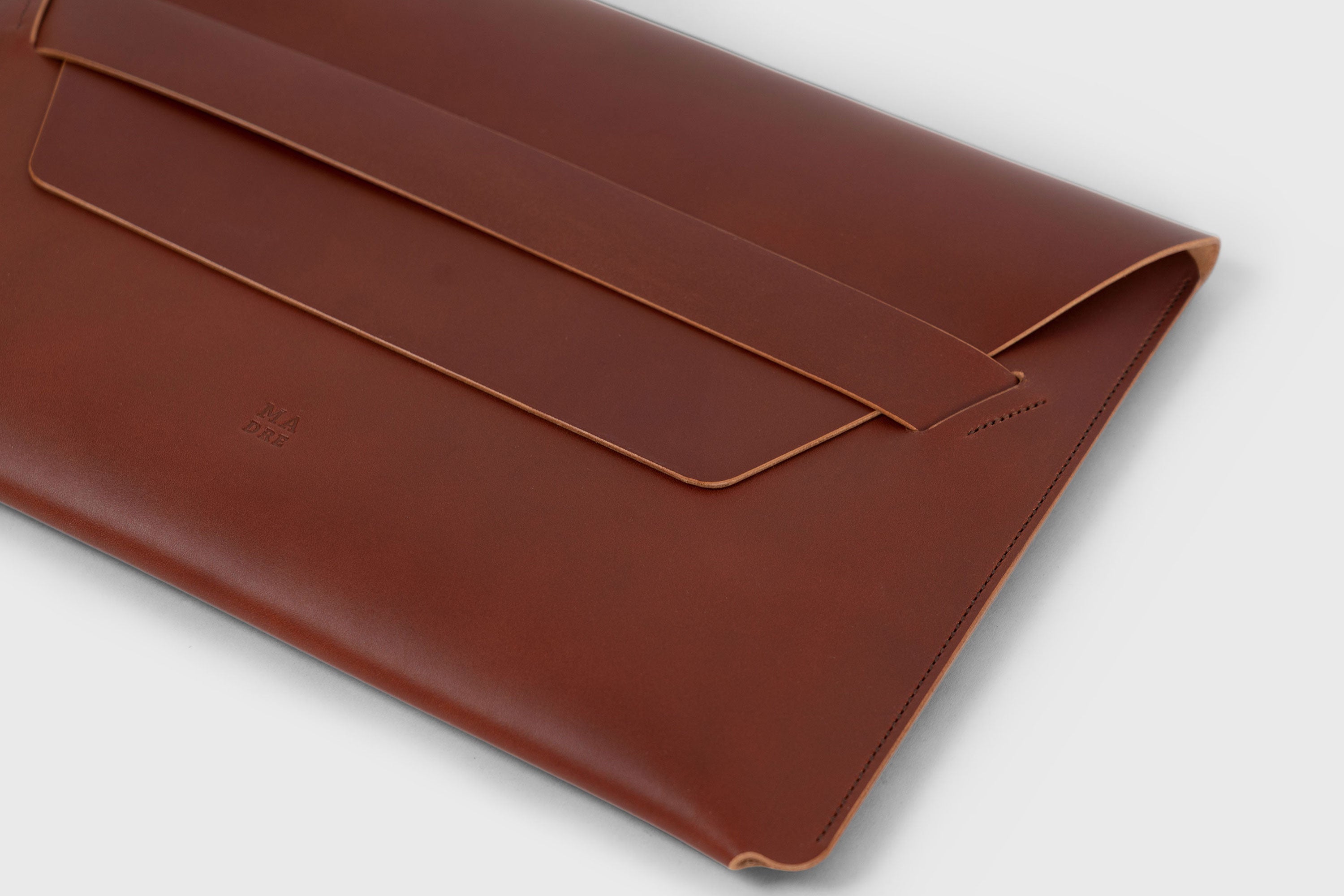 Leather Sleeve Dark Brown for MacBook Air 11 Inch Premium Minimalist Sleek Design Atelier Madre Manuel Dreesmann Barcelona Spain