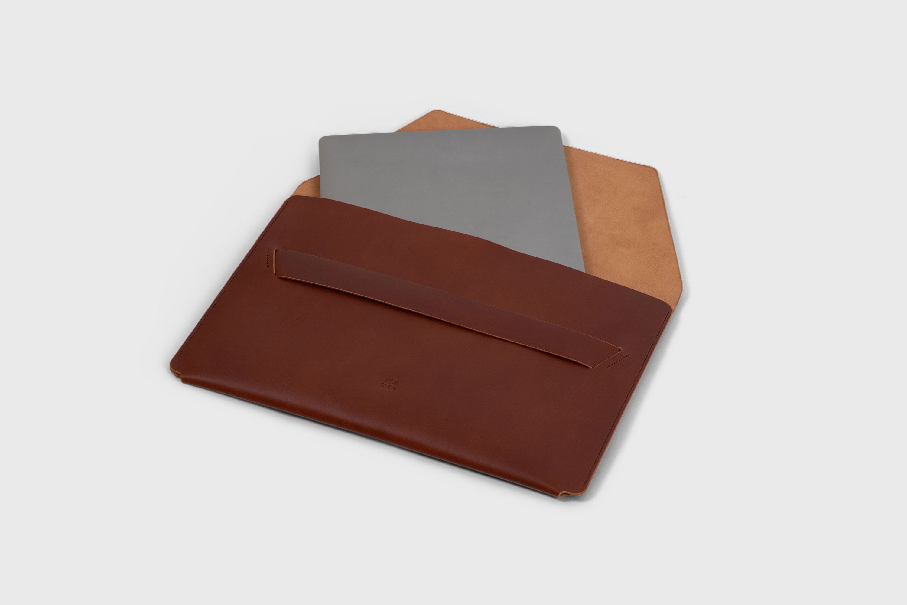 Leather Sleeve Dark Brown for MacBook Air 11 Inch Premium Minimalist Sleek Design Atelier Madre Manuel Dreesmann Barcelona Spain