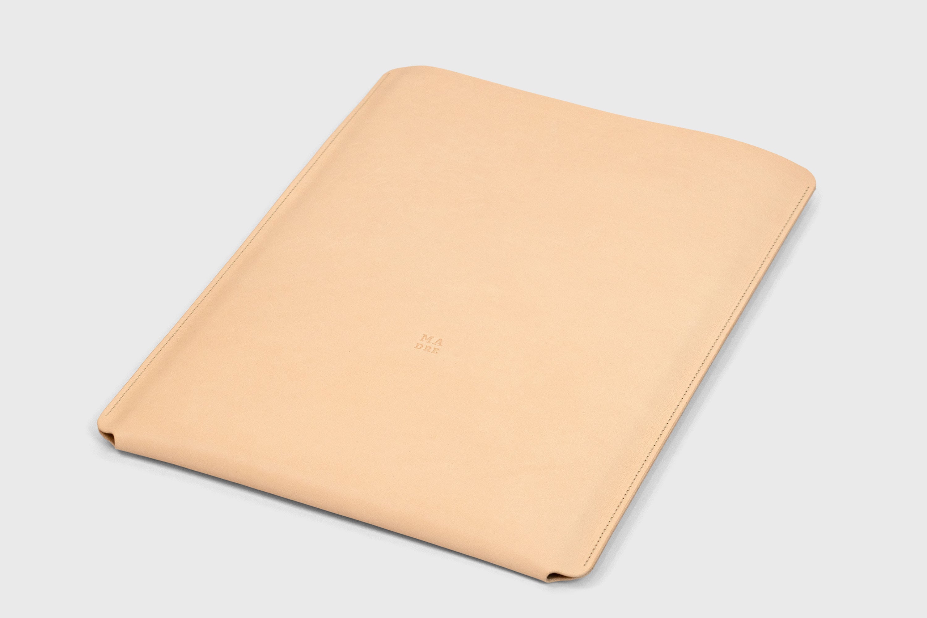 MacBook Air 15 Inch Sleeve Leather Natural Colour Minimalistic Design Premium Quality By Atelier Madre Manuel Dreesmann Atelier Madre Barcelona Spain