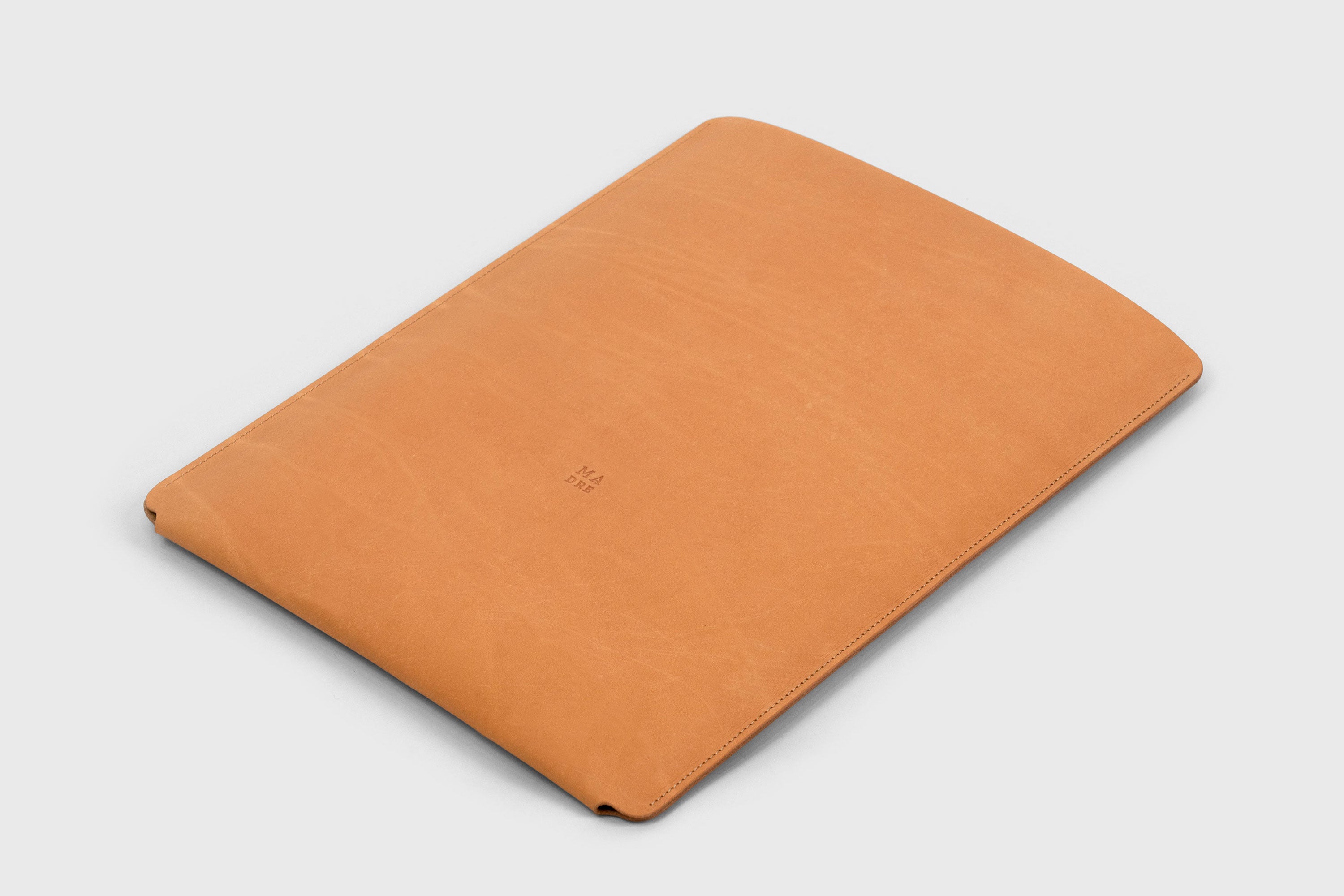 MacBook Air 15 Inch Sleeve Leather Brown Colour Minimalistic Design Premium Quality By Atelier Madre Manuel Dreesmann Atelier Madre Barcelona Spain