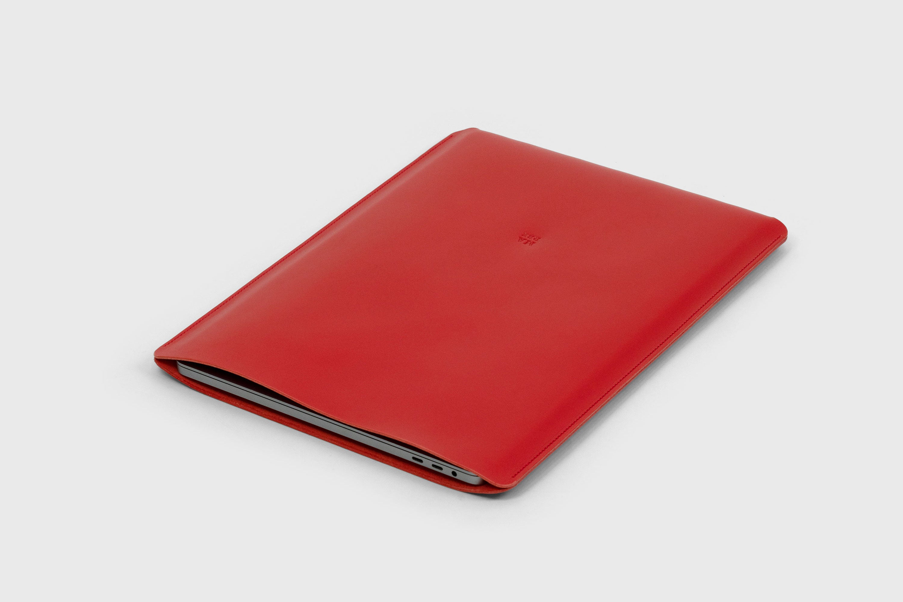 MacBook Air 15 Inch Sleeve Leather Red Colour Minimalistic Design Premium Quality By Atelier Madre Manuel Dreesmann Atelier Madre Barcelona Spain
