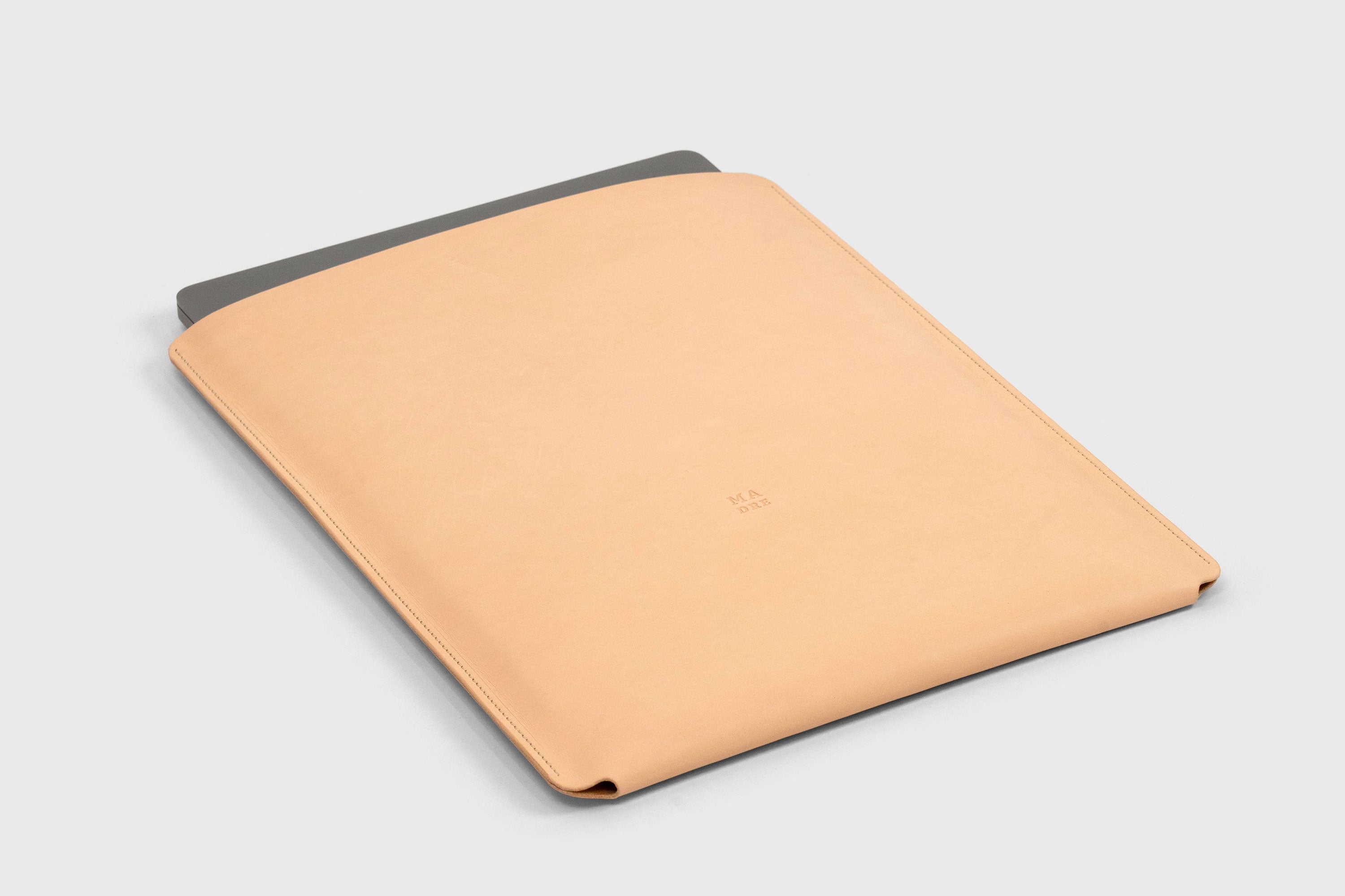 MacBook Air 15 Inch Sleeve Leather Natural Colour Minimalistic Design Premium Quality By Atelier Madre Manuel Dreesmann Atelier Madre Barcelona Spain