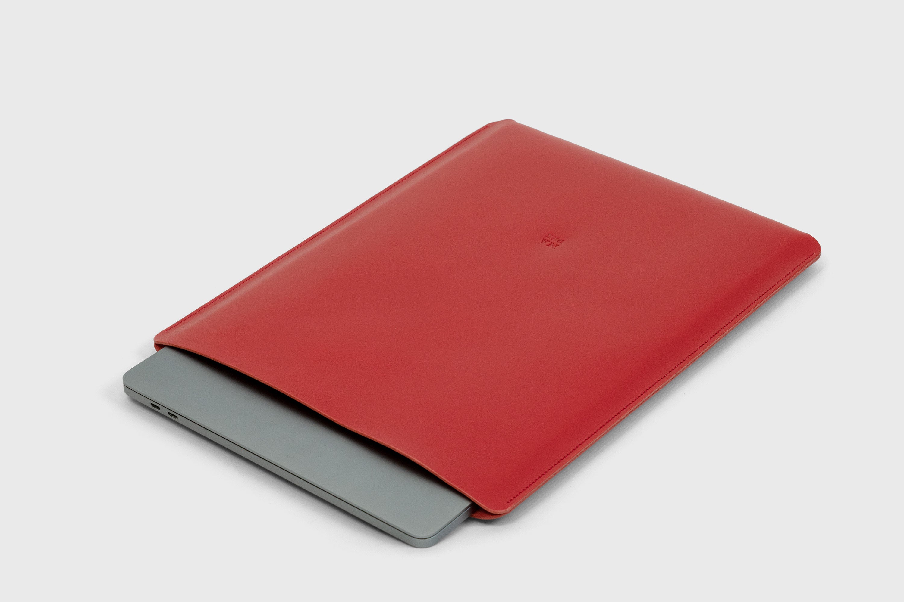 MacBook Air 15 Inch Sleeve Leather Red Colour Minimalistic Design Premium Quality By Atelier Madre Manuel Dreesmann Atelier Madre Barcelona Spain