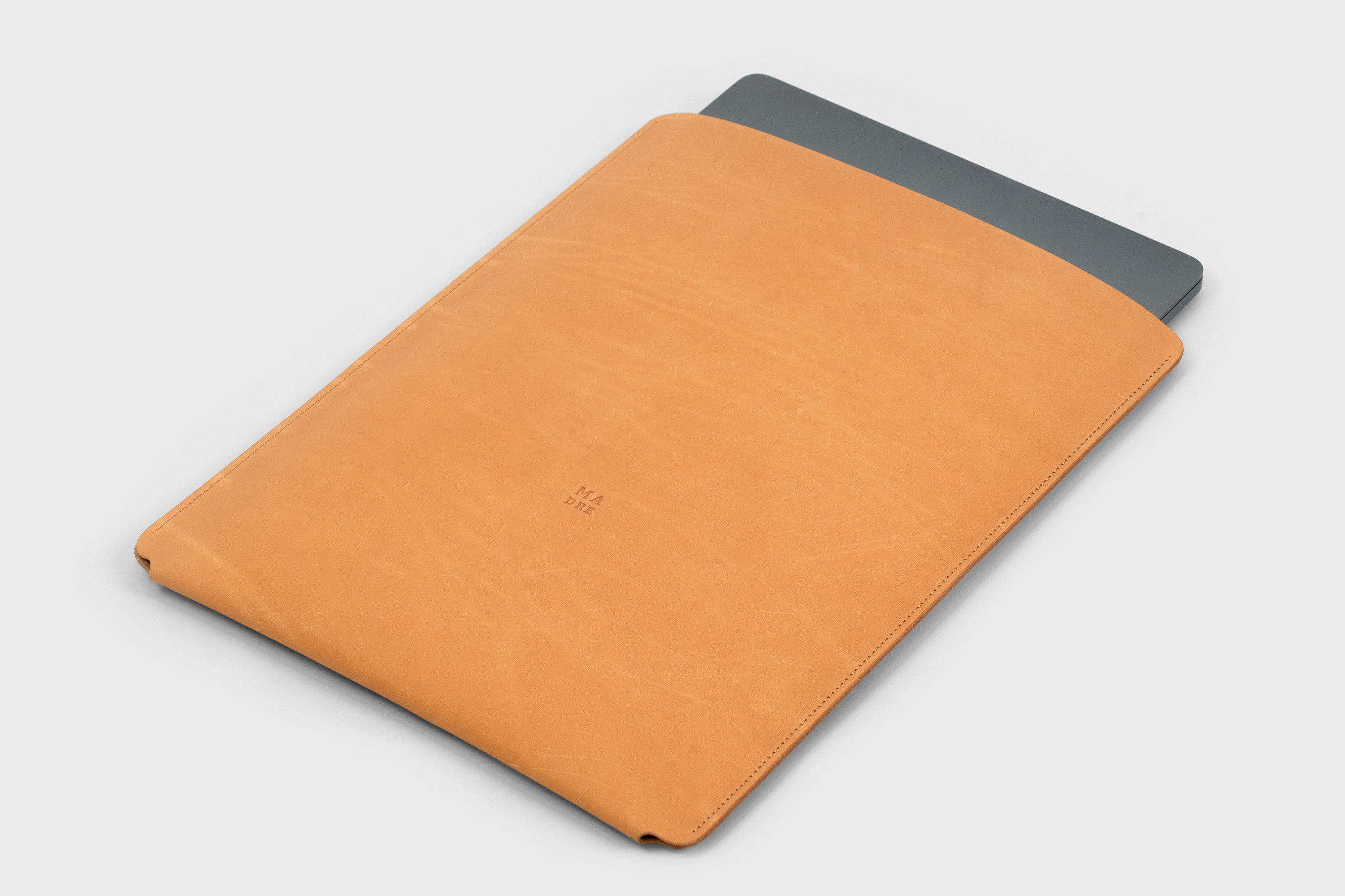 MacBook Air 15 Inch Sleeve Leather Brown Colour Minimalistic Design Premium Quality By Atelier Madre Manuel Dreesmann Atelier Madre Barcelona Spain