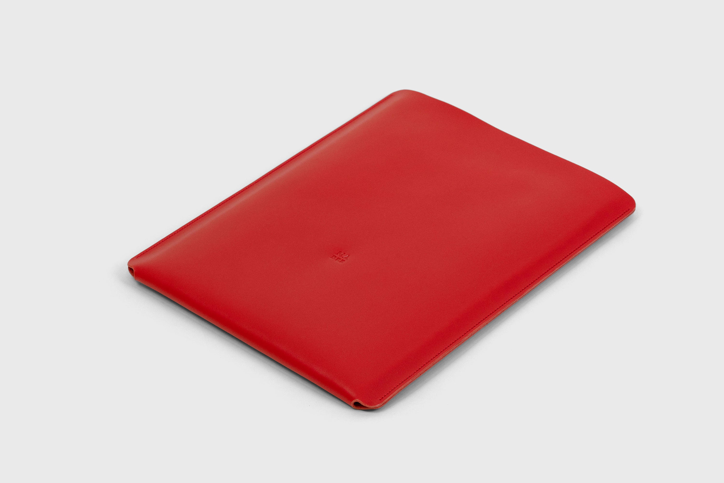 MacBook Air 15 Inch Sleeve Leather Red Colour Minimalistic Design Premium Quality By Atelier Madre Manuel Dreesmann Atelier Madre Barcelona Spain