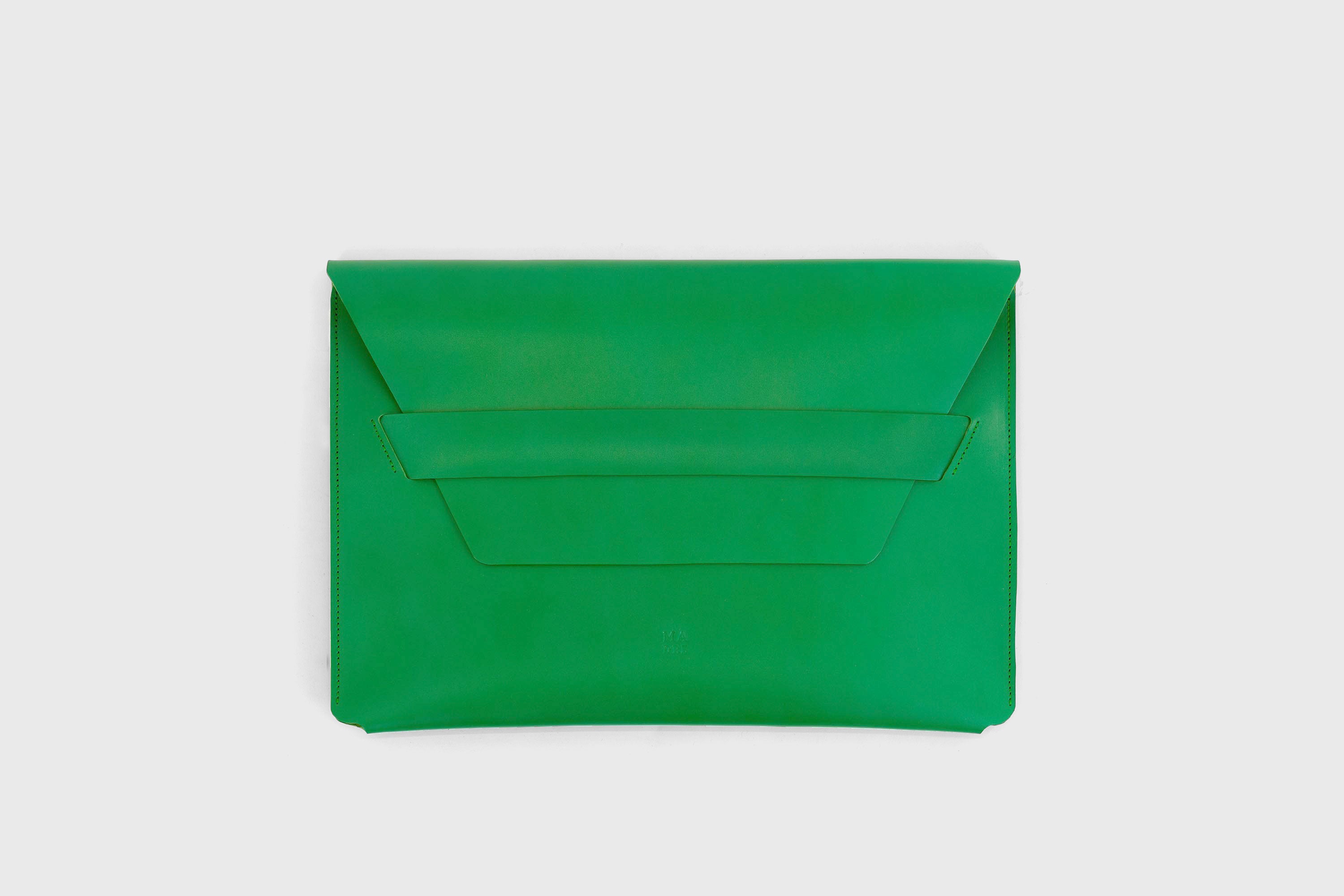 MacBook Pro 16 Inch Leather Sleeve Grass Green Vachetta Luxury Premium Case Vegetable Tanned Full Grain Real Leather Minimalist Designer Manuel Dreesman Atelier Madre Barcelona Spain