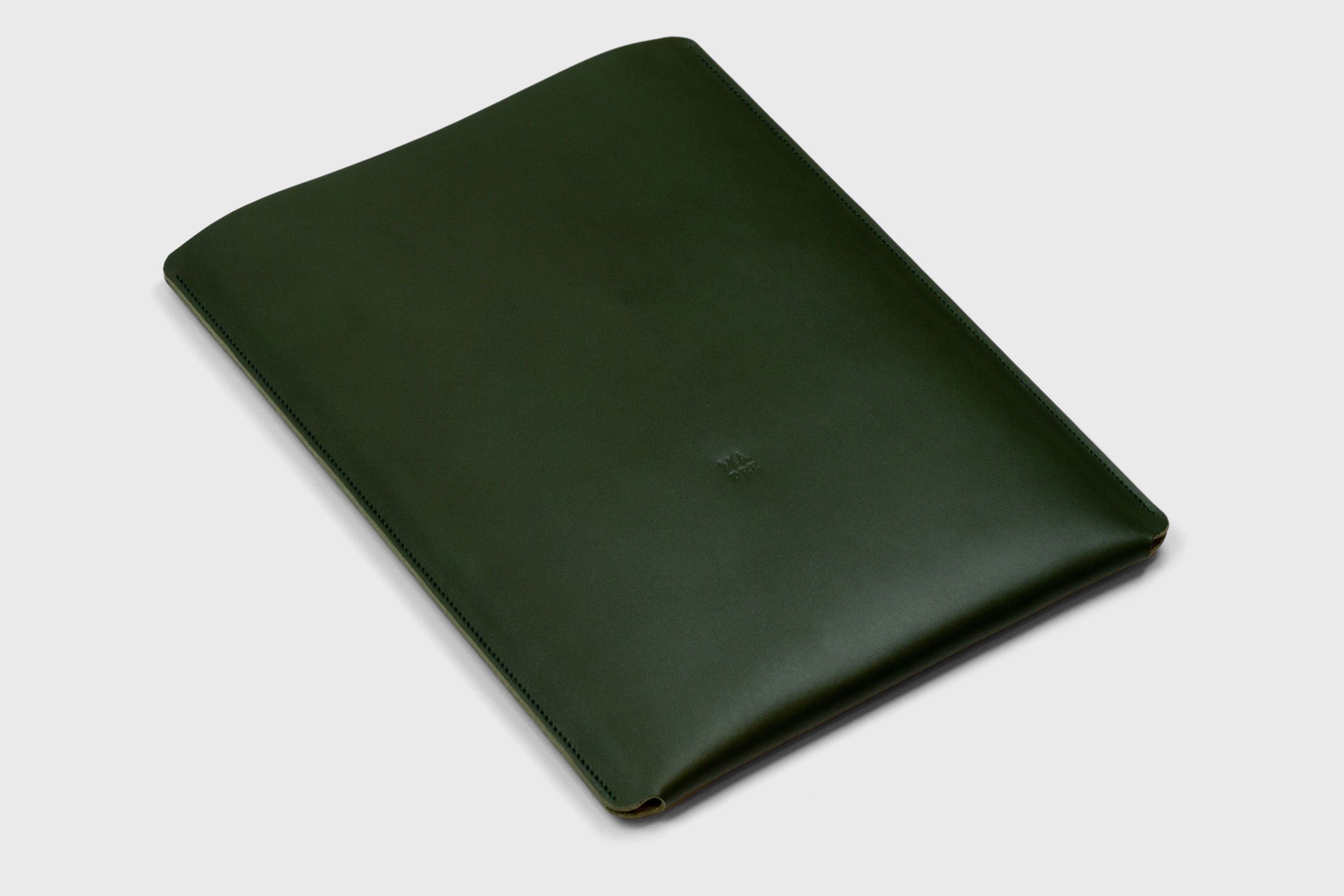 MacBook Air 15 Inch Sleeve Leather Dark Olive Green Colour Minimalistic Design Premium Quality By Atelier Madre Manuel Dreesmann Atelier Madre Barcelona Spain