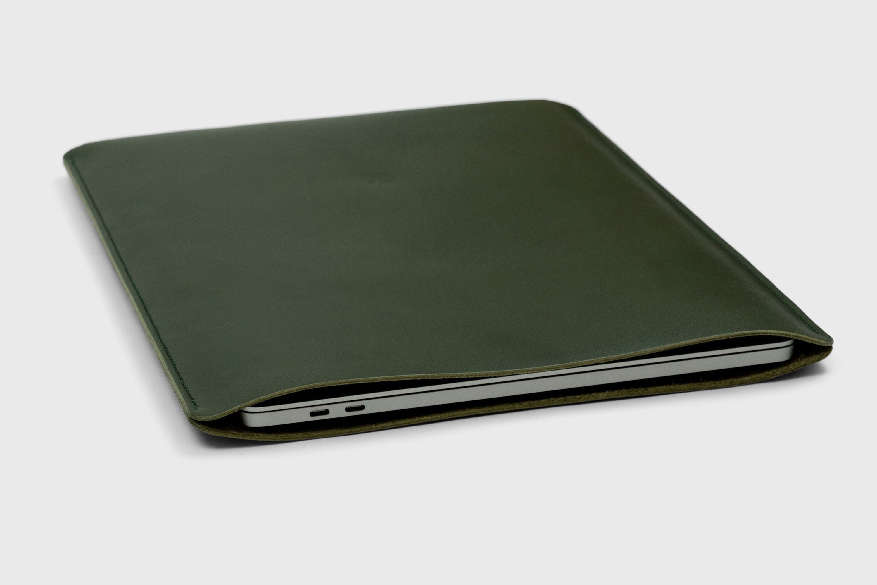 MacBook Air 15 Inch Sleeve Leather Dark Olive Green Colour Minimalistic Design Premium Quality By Atelier Madre Manuel Dreesmann Atelier Madre Barcelona Spain