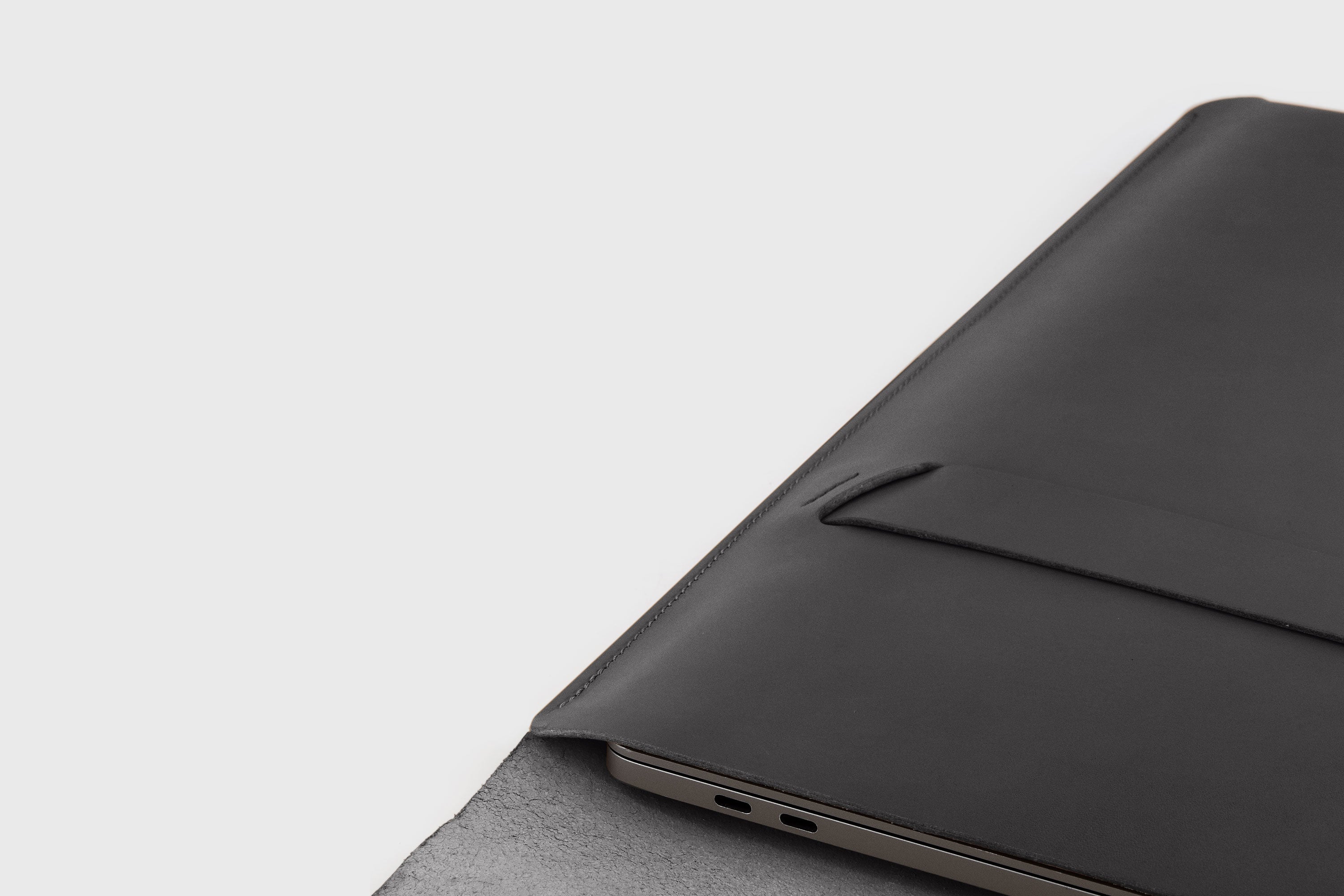 Bolsa de couro para MacBook Vertical