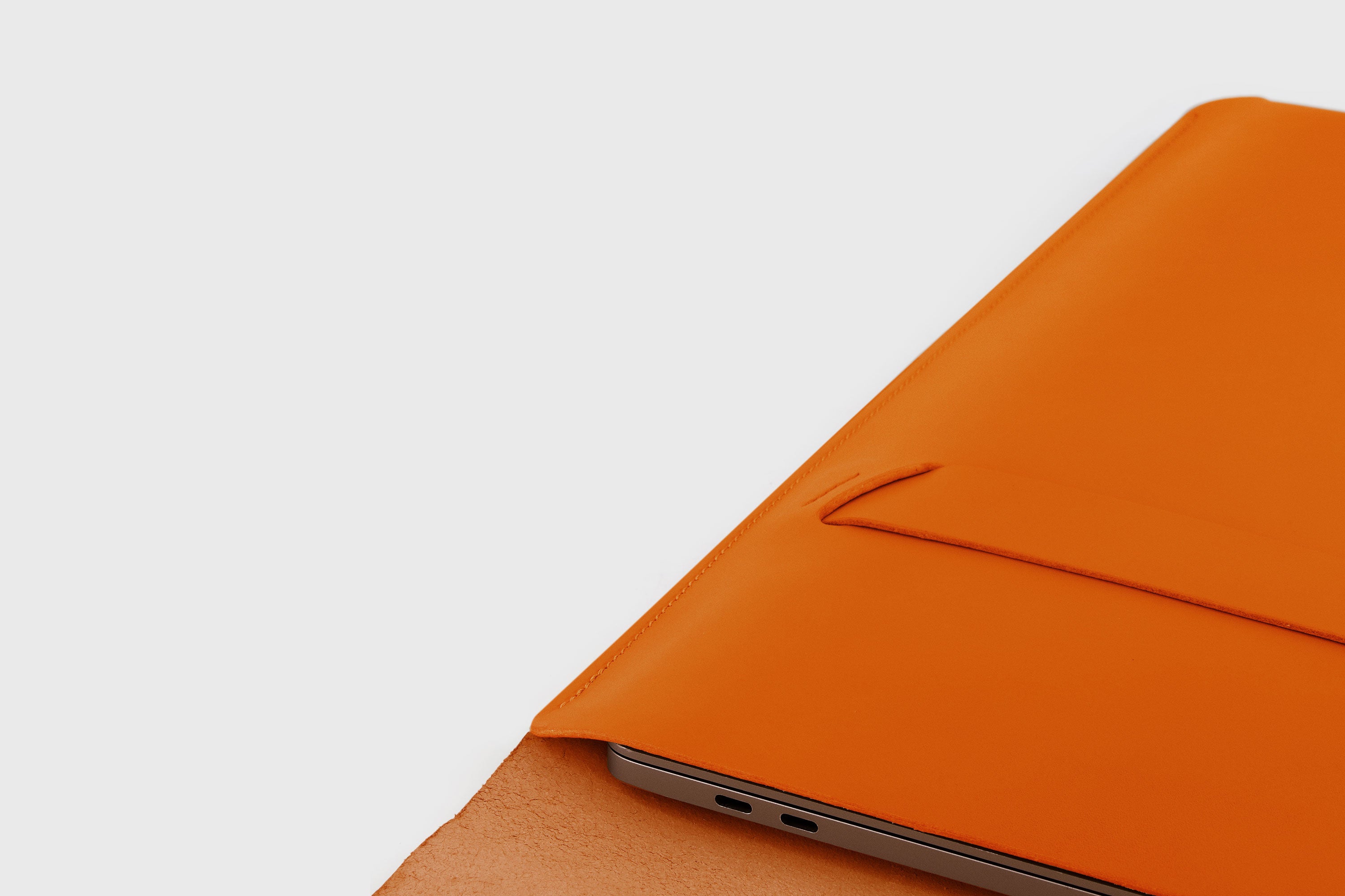 Bolsa de couro para MacBook Vertical