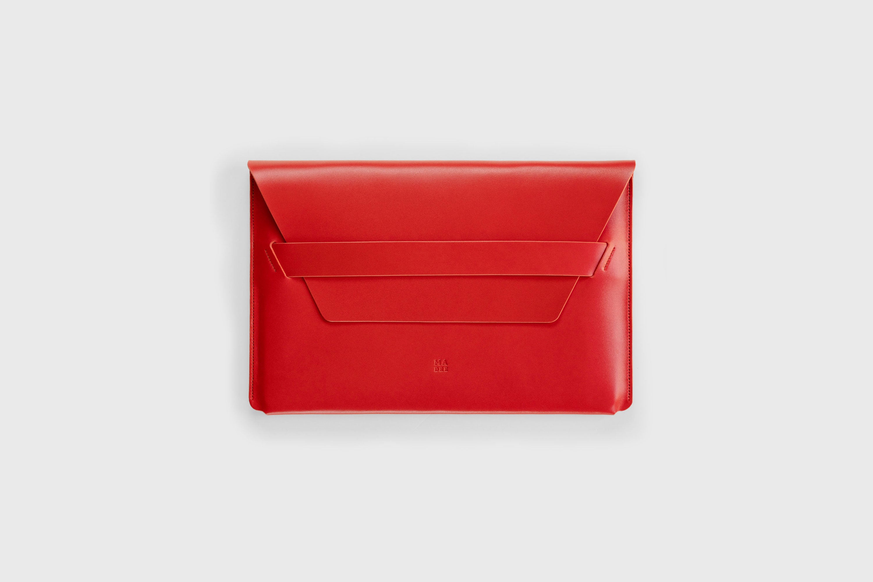 MacBook Air 15 Inch Leather Sleeve Red Vachetta Leather Full Grain Design Atelier Madre Manuel Dreesmann Barcelona