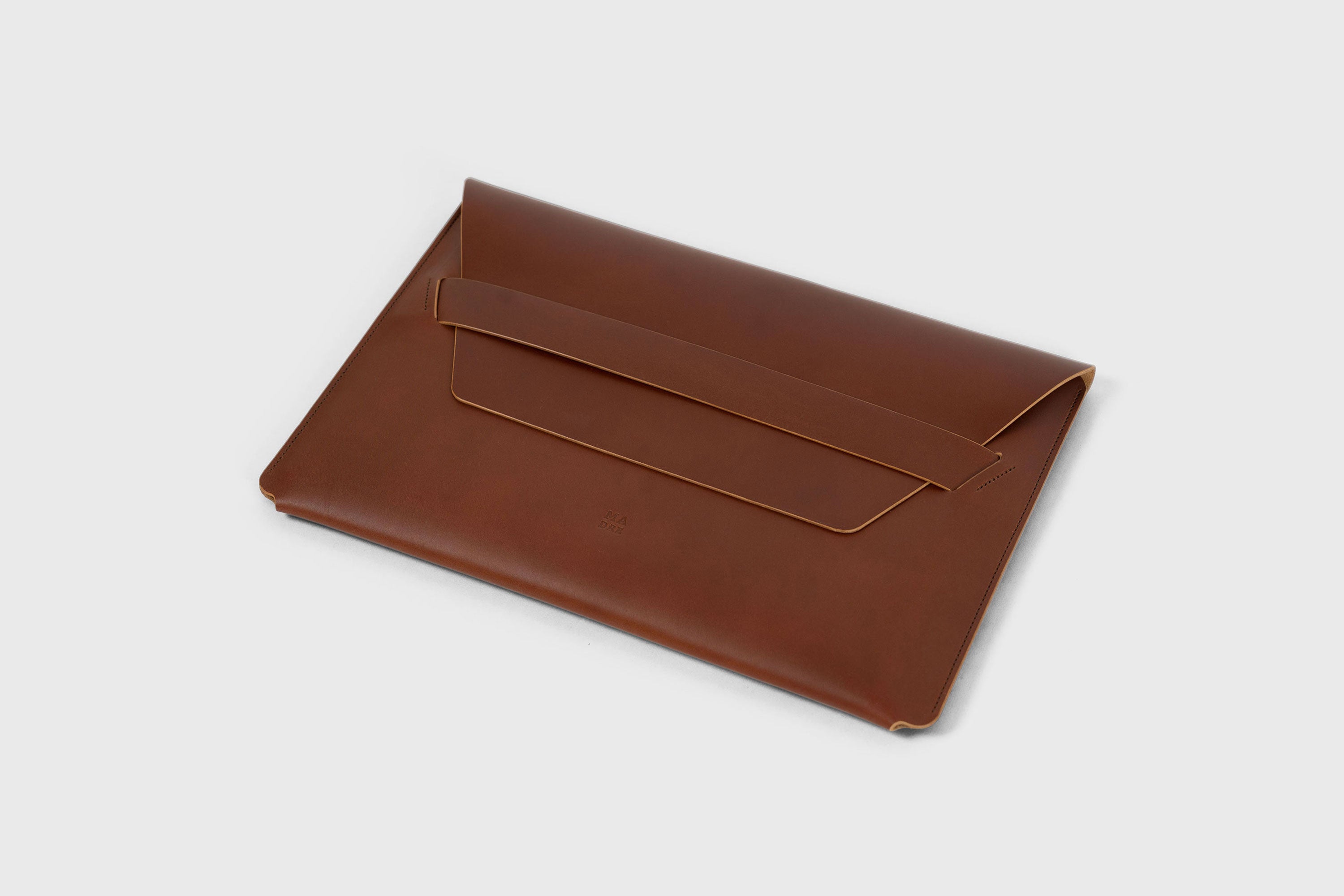 MacBook Air 15 Inch Leather Sleeve Dark Brown Vachetta Leather Full Grain Design Atelier Madre Manuel Dreesmann Barcelona