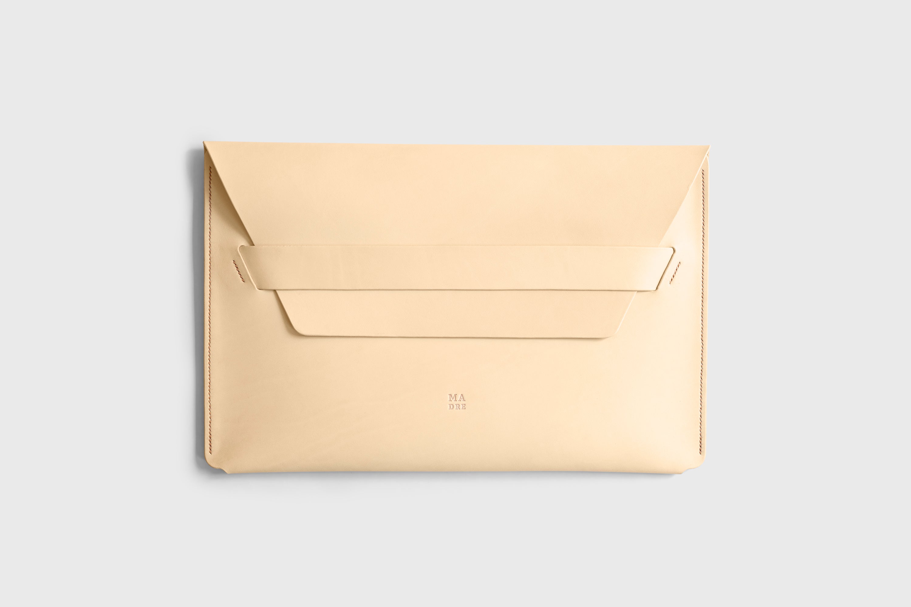 MacBook Air 15 Inch Leather Sleeve Natural Vachetta Leather Full Grain Design Atelier Madre Manuel Dreesmann Barcelona