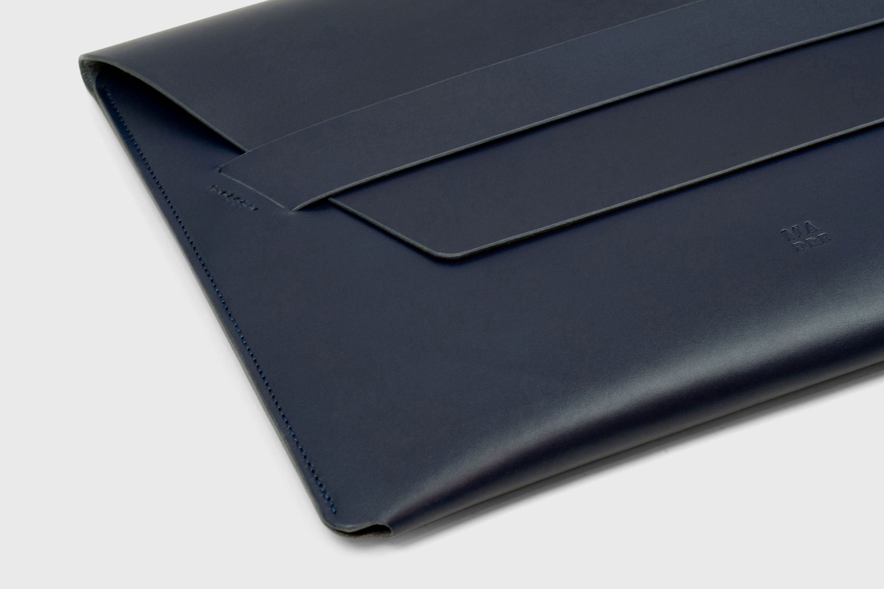 MacBook Air 15 Inch Leather Sleeve Marine Blue Vachetta Leather Full Grain Design Atelier Madre Manuel Dreesmann Barcelona