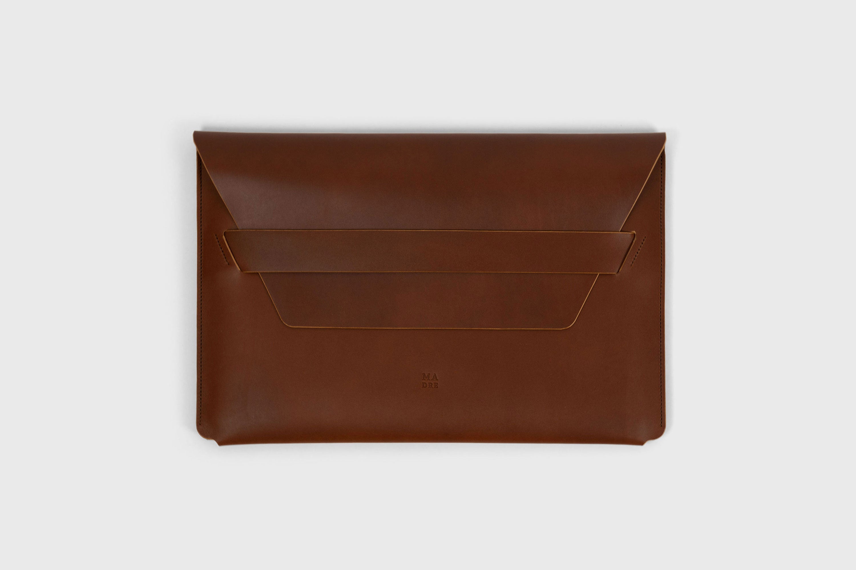 Leather Sleeve Dark Brown for MacBook Pro 15 Inch Minimalis Premium Design Atelier Madre Manuel Dreesmann Barcelona Spain