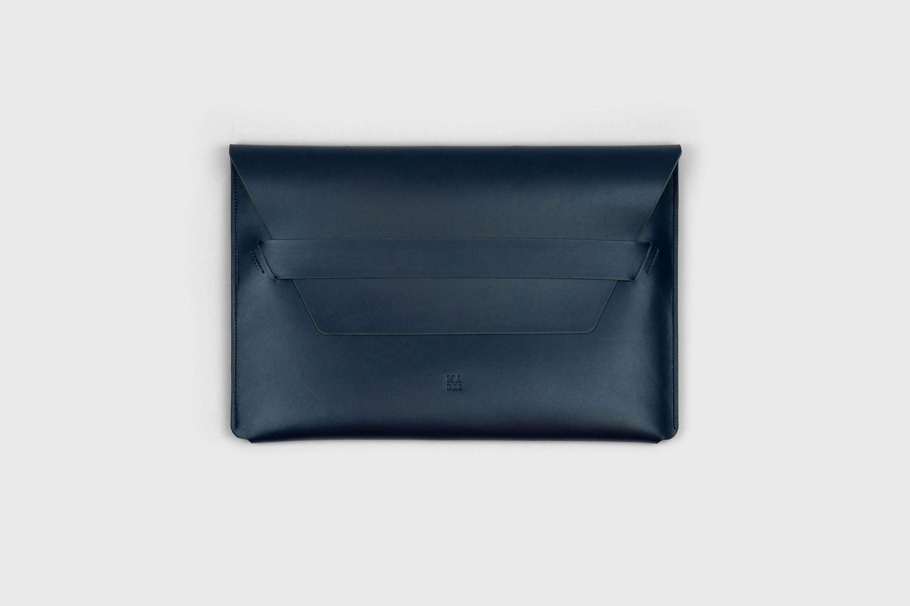 Leather Sleeve Marine Blue for MacBook Pro 15 Inch Minimalis Premium Design Atelier Madre Manuel Dreesmann Barcelona Spain