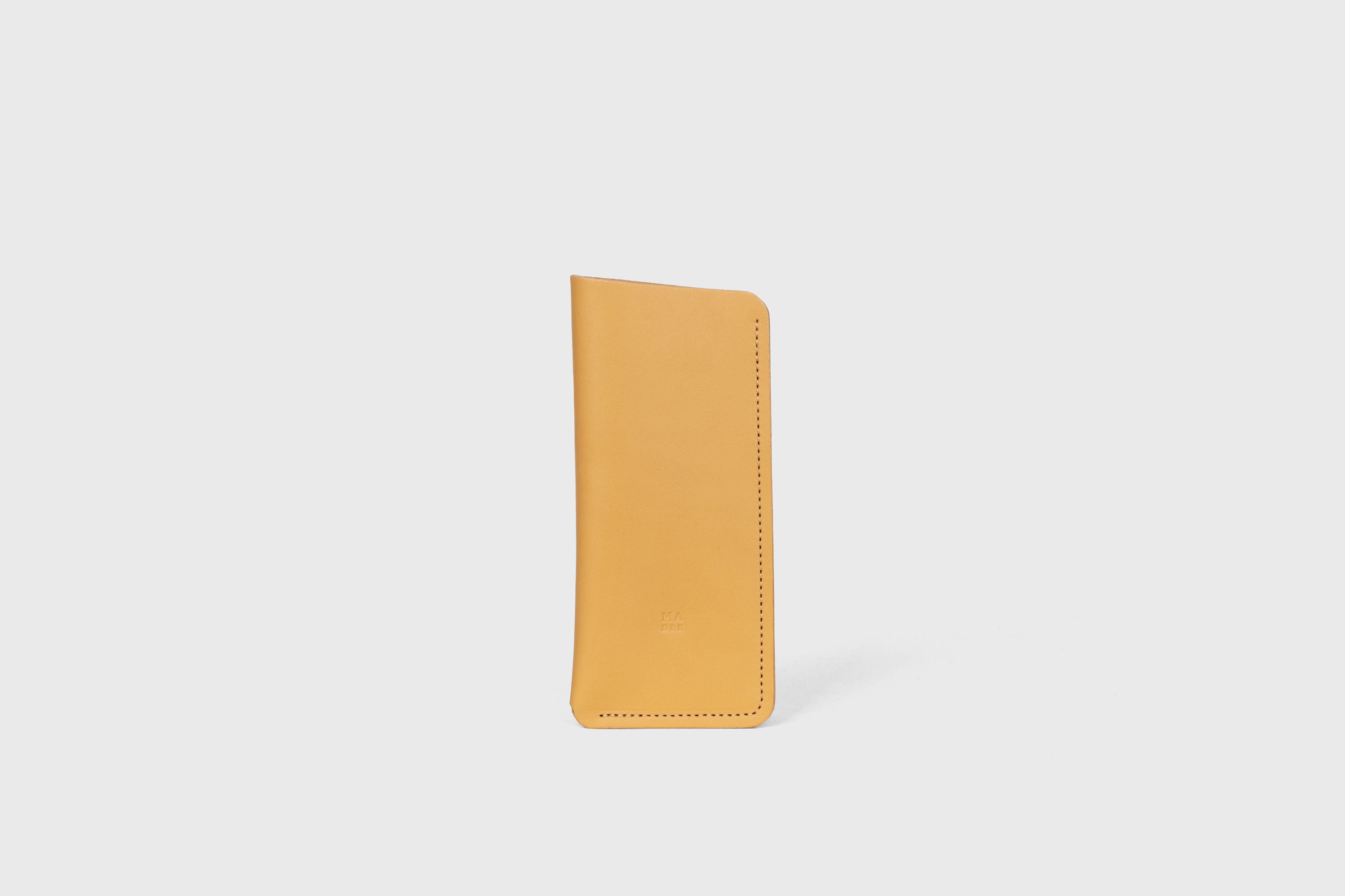 Maria Glasses Case In Brown Color In Vegetable Tanned Leather Minimalistic Slim Design Atelier Madre Manuel Dreesmann Barcelona Spain
