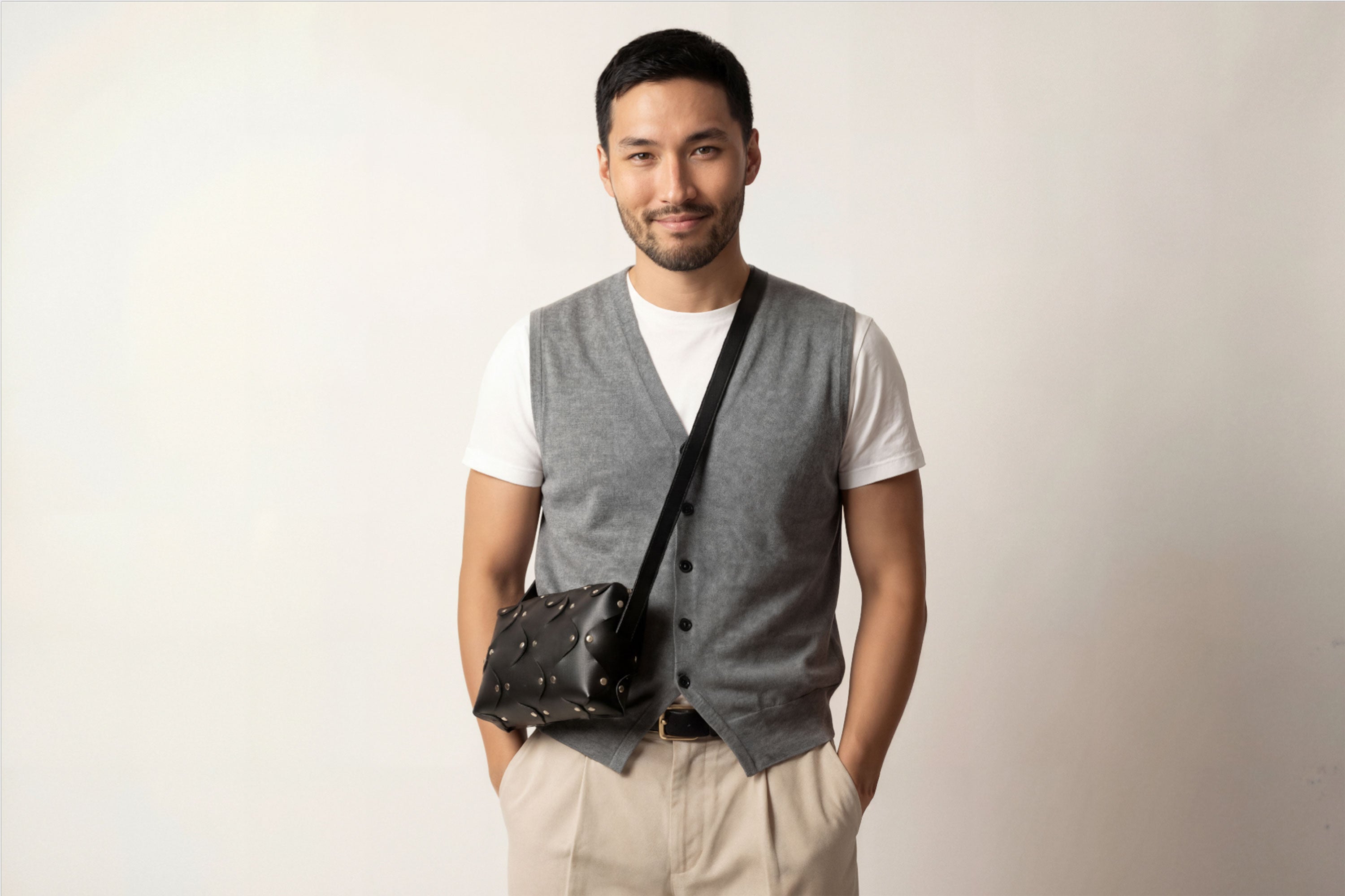 Marlin Leather Bag Black On A Man Model Quality Brass Rivet Designer Minimal Square Zipper Pouch Crossbody Handbag Clutch Shoulder Atelier Madre Manuel Dreesmann Barcelona