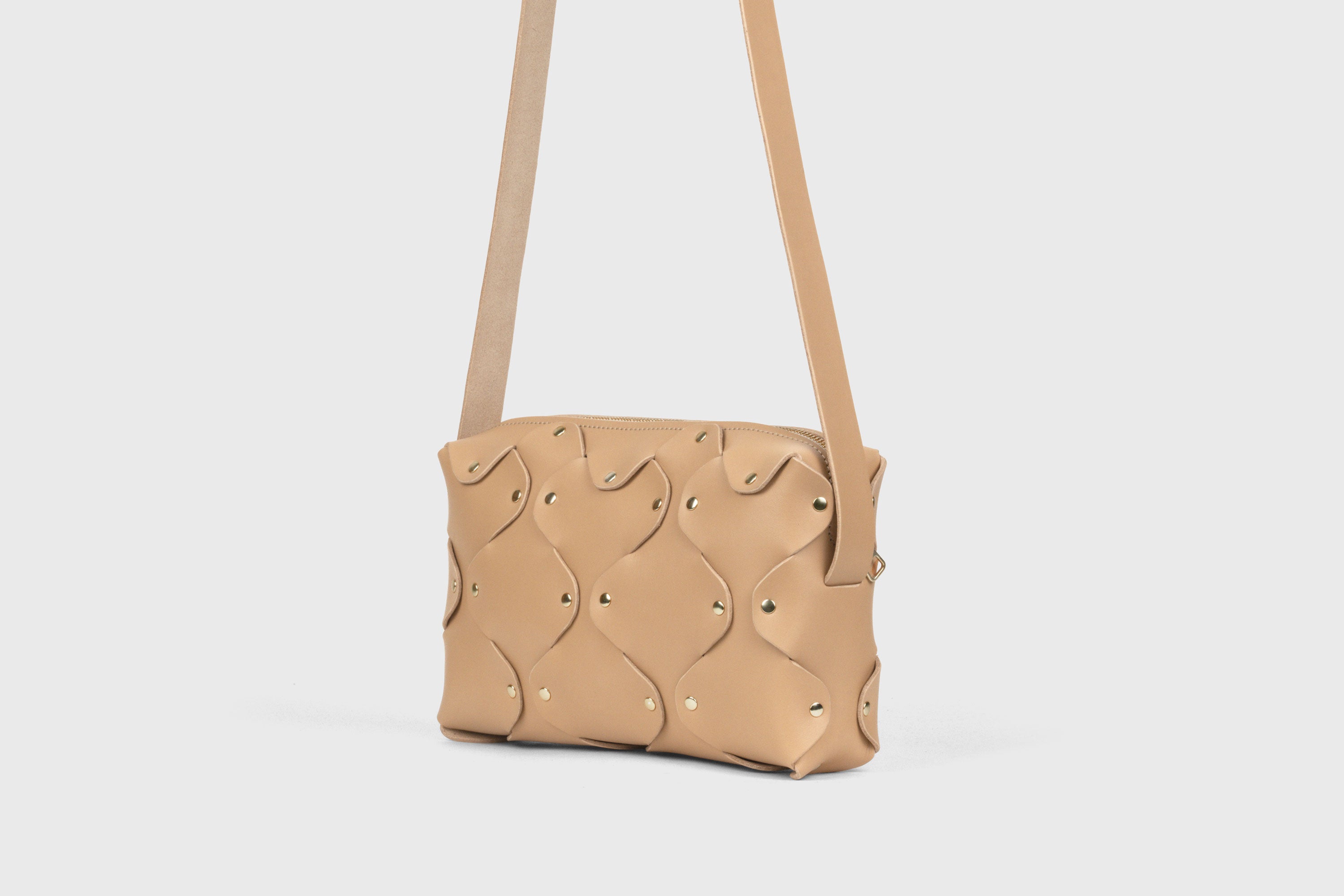 Sac en cuir Marlin, couleur Naturelle, rivets en laiton de qualité, design minimaliste, pochette carrée à fermeture éclair, sac à bandoulière, pochette de soirée, sac d'atelier Madre Manuel Dreesmann Barcelone