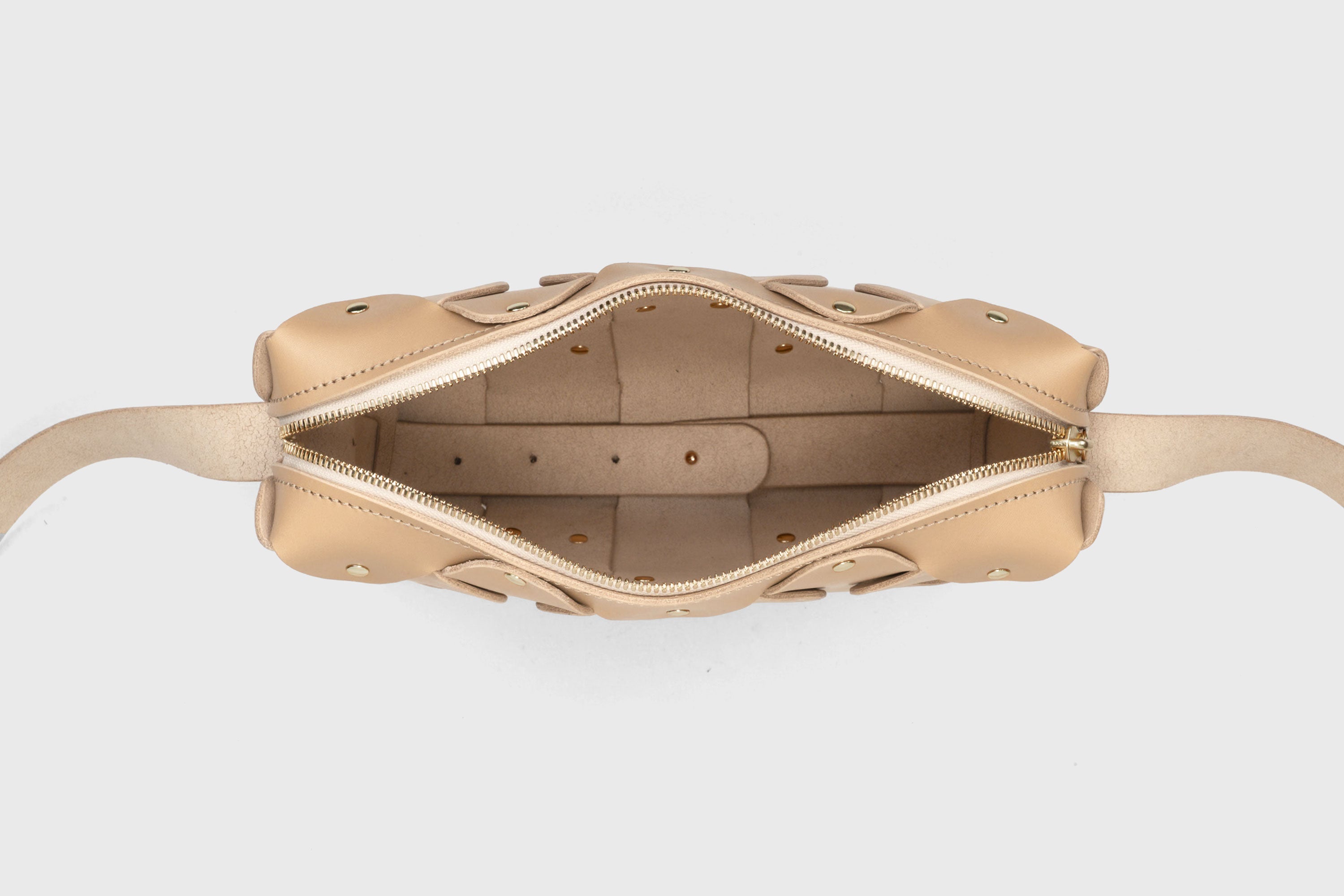 Sac en cuir Marlin, couleur Naturelle, rivets en laiton de qualité, design minimaliste, pochette carrée à fermeture éclair, sac à bandoulière, pochette de soirée, sac d'atelier Madre Manuel Dreesmann Barcelone