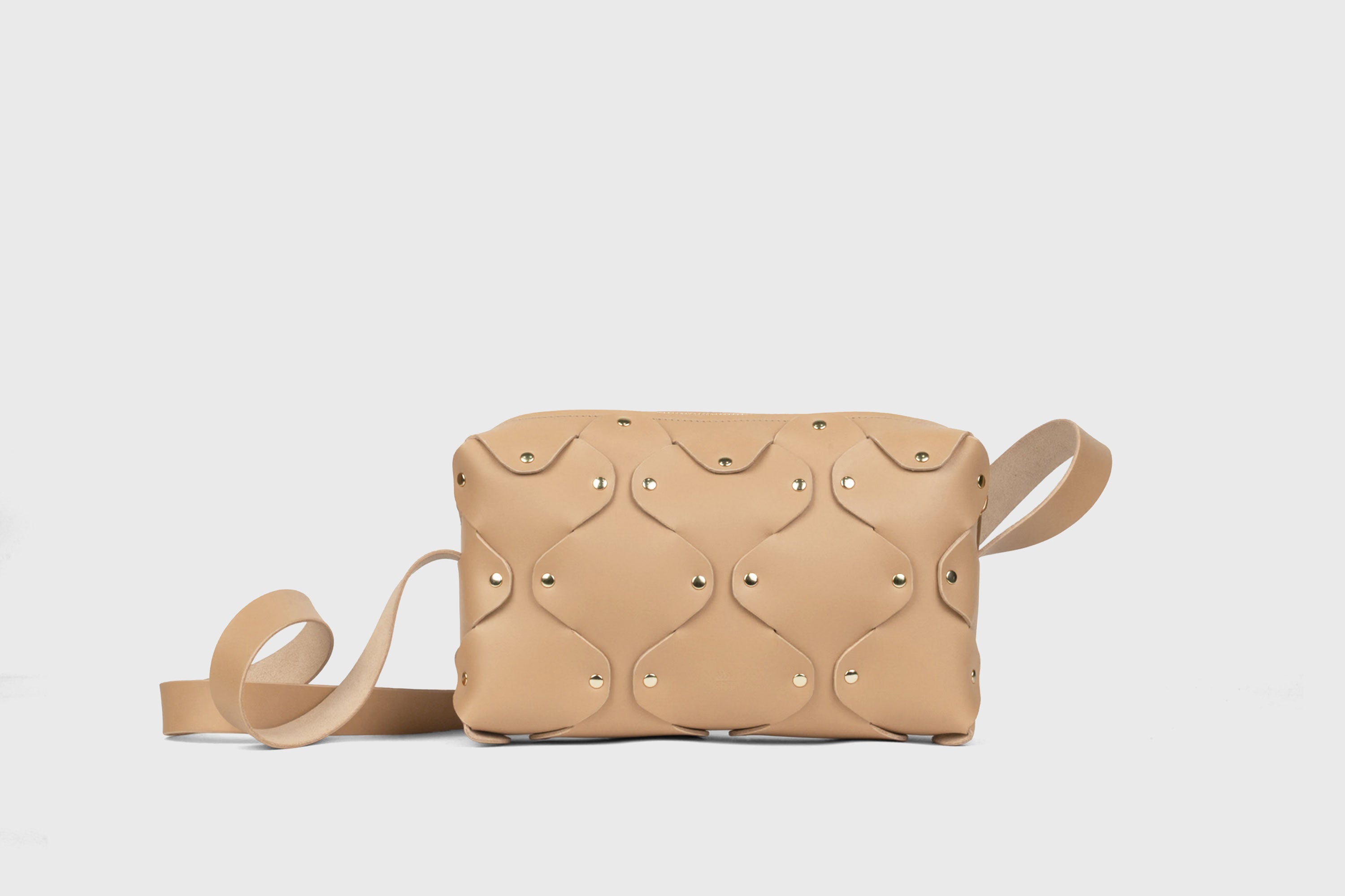 Sac en cuir Marlin, couleur Naturelle, rivets en laiton de qualité, design minimaliste, pochette carrée à fermeture éclair, sac à bandoulière, pochette de soirée, sac d'atelier Madre Manuel Dreesmann Barcelone