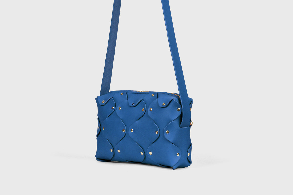 Marlin Bag Royal Blue Color Leather Zipper Crossbody Premium Quality Atelier Madre Manuel Dreesmann Barcelona Spain 3