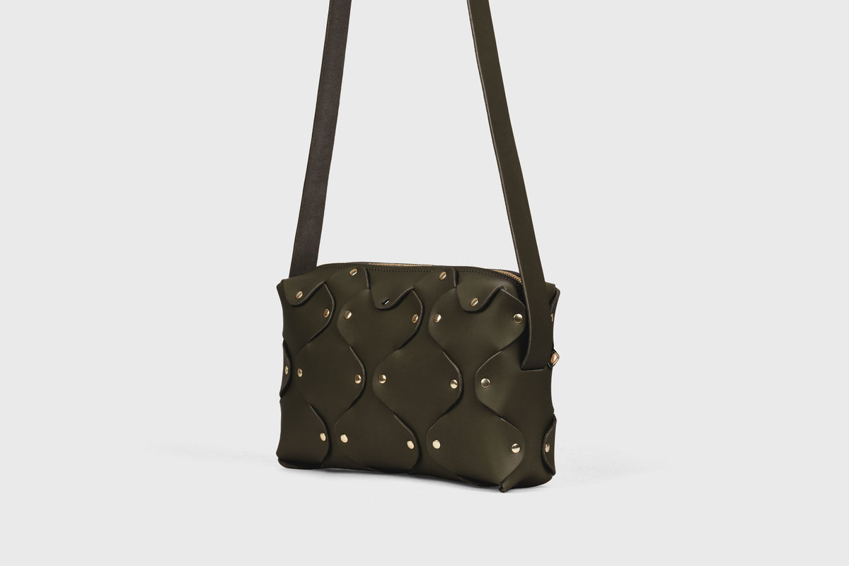 Marlin Bag Olive Green Color Leather Zipper Crossbody Premium Quality Atelier Madre Manuel Dreesmann Barcelona Spain 3